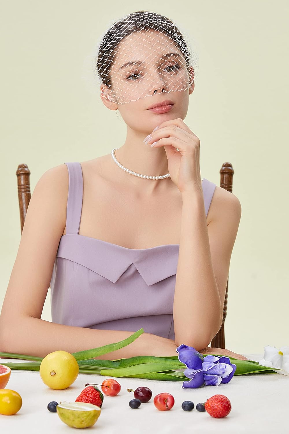 Különböző hajstílusokkal kombinált fejpánt bemutatása