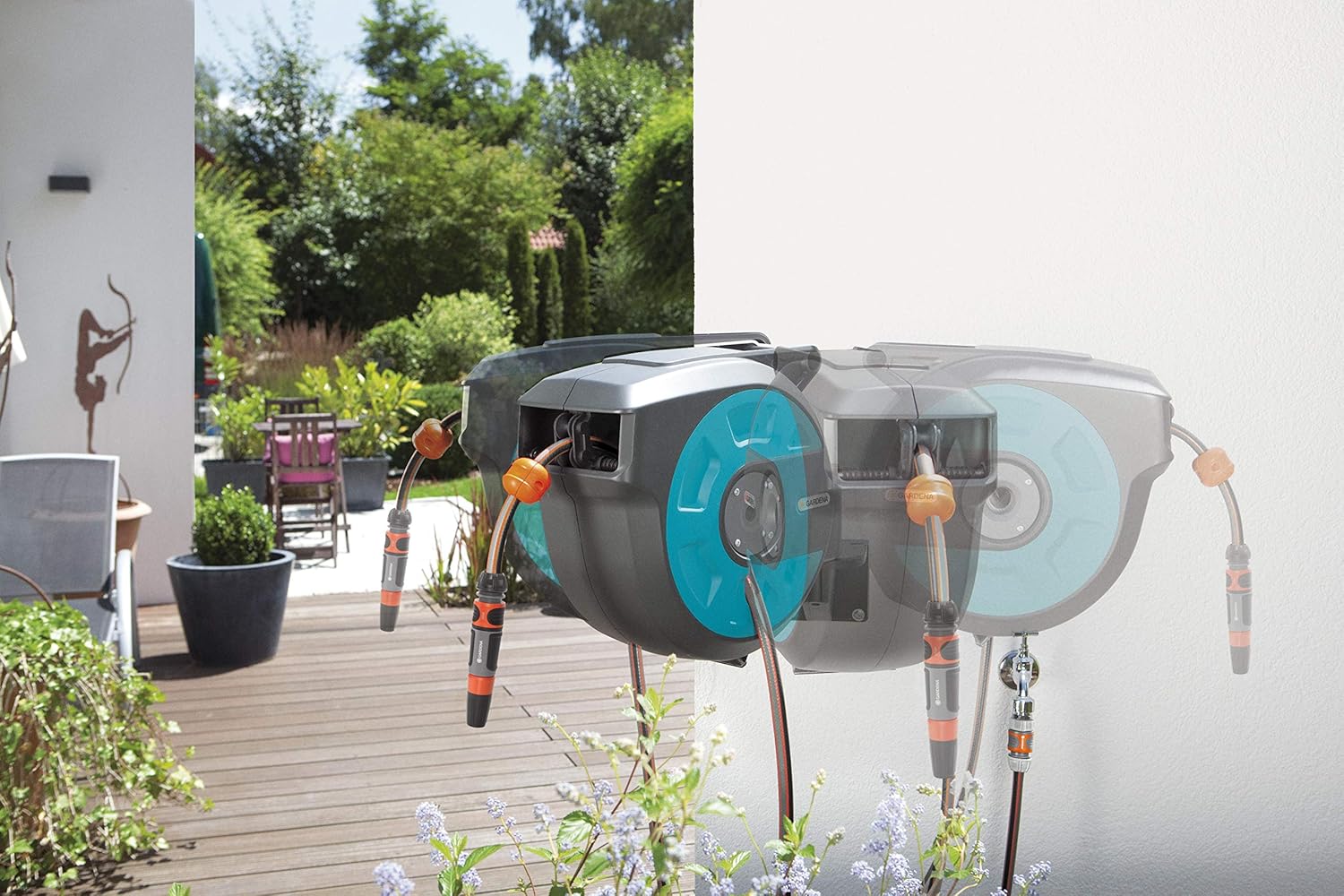 Diagram illustrating the 180-degree swivel function of the Gardena hose reel.