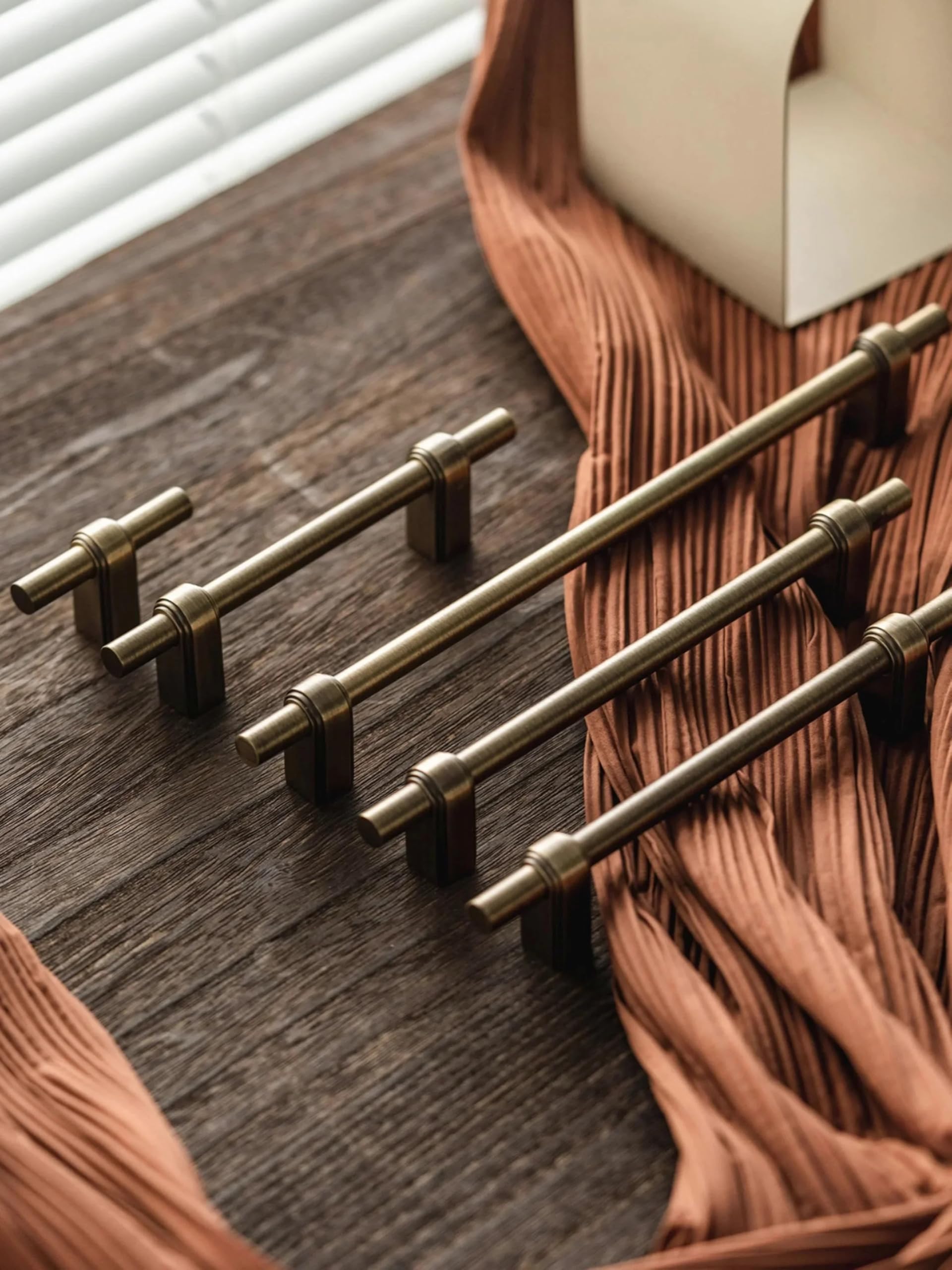 Schrankgriff und Knauf-Set aus massivem Messing, Antik-Bronze-Finish, T-Stangen-Design für Schlafzimmer und Küchenmöbel, hochwertige Hardware für Schubladengriffe, C 5768 T Knauf