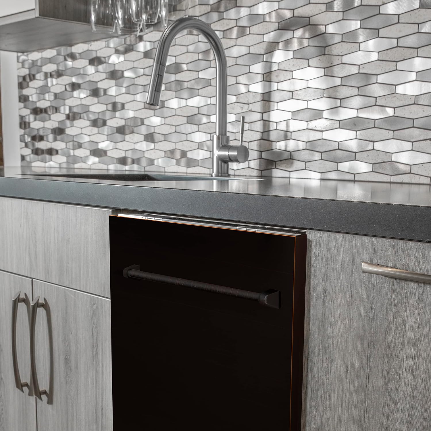 ZLINE 24 in. Top Control Dishwasher in Oil-Rubbed Bronze 120-Volt with Stainless Steel Tub and Traditional Style Handle