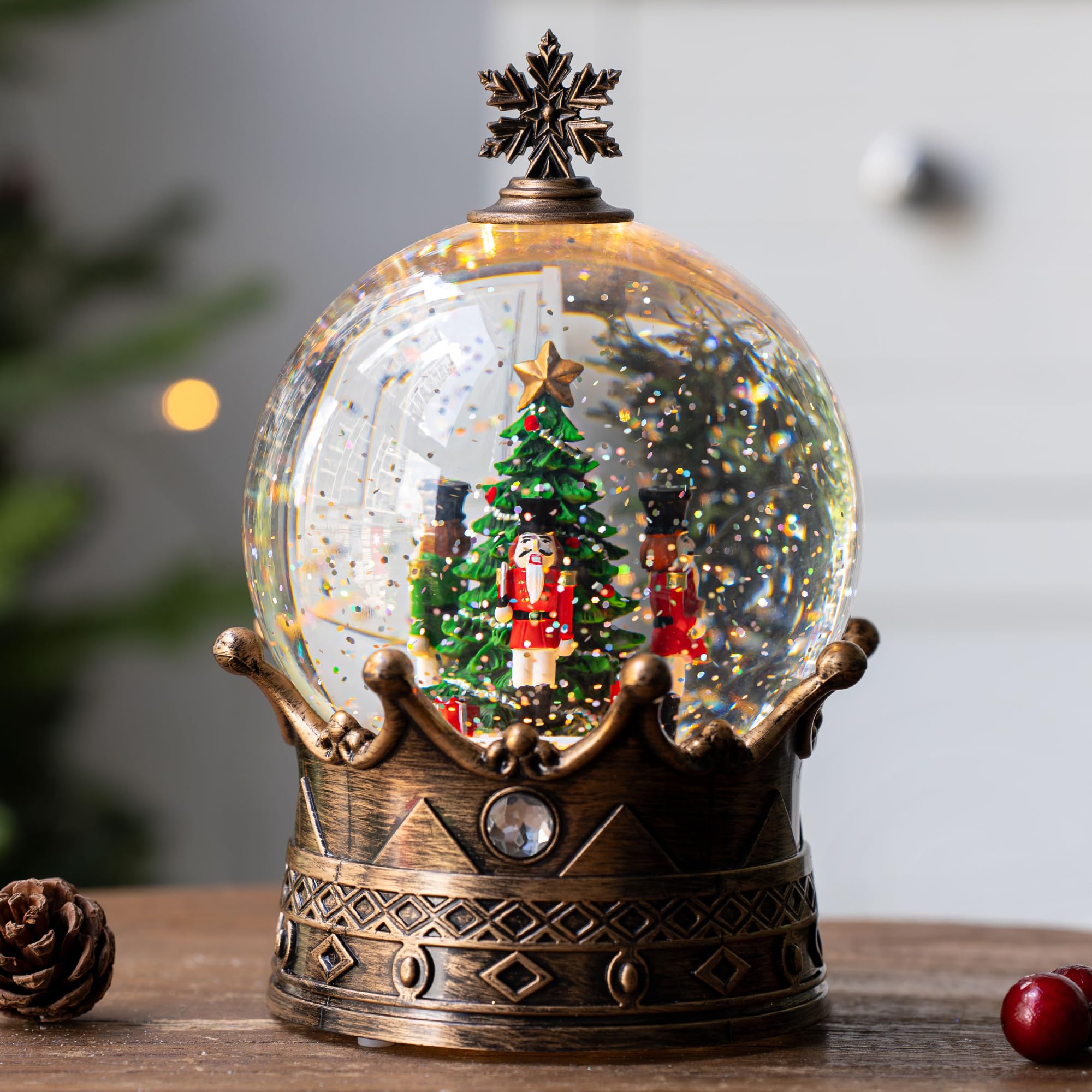 Boule à Neige Casse-Noisette, Lanterne à Eau Musicale en Forme de Couronne avec Paillettes tourbillonnantes, décoration de Noël et Cadeau, Fonctionne avec Piles ou USB
