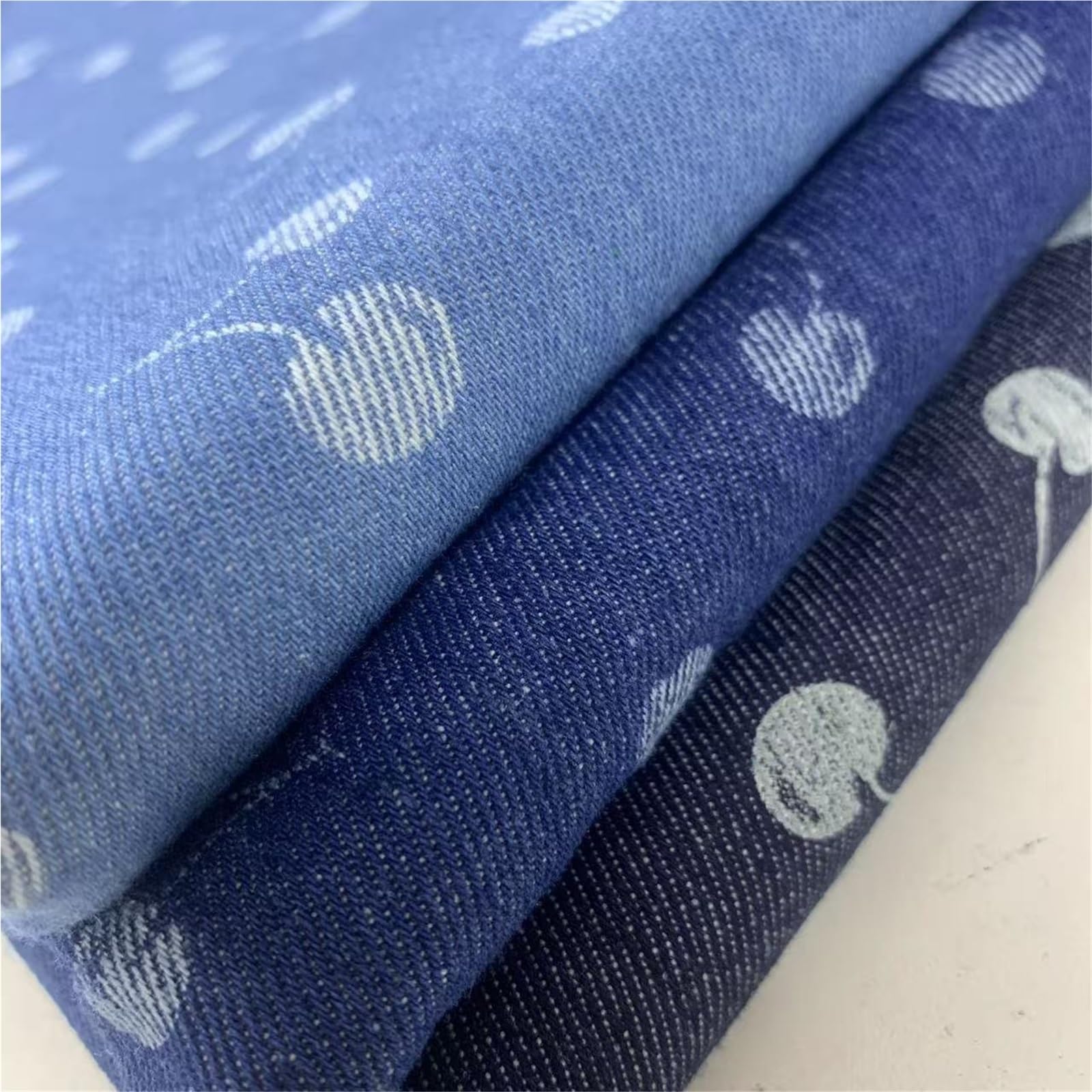 Tessuto denim lavato con stampa ciliegia addensato for cucito fai da te - Adatto for abiti, borse, pantaloni, materiale versatile(Color-01)