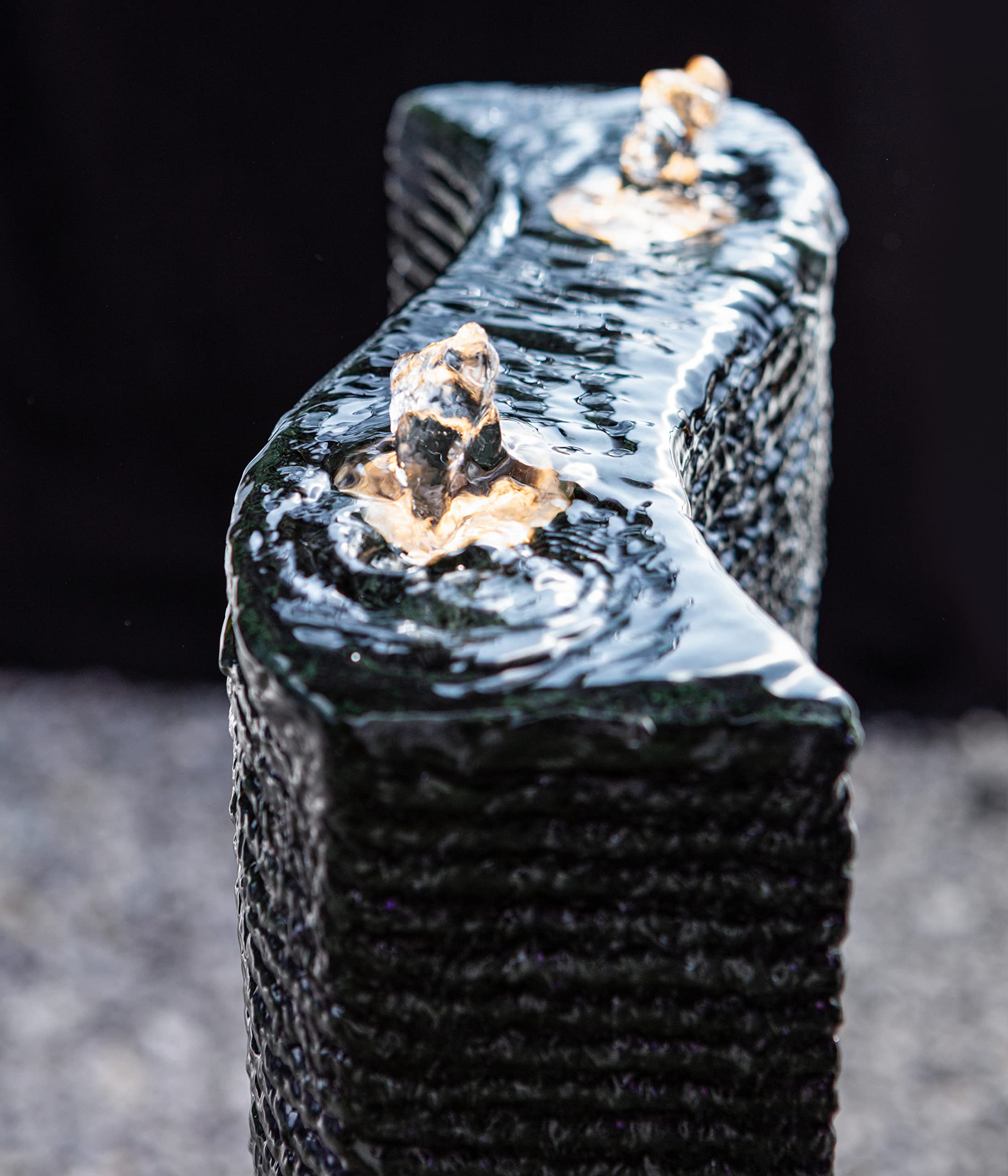 Dehner Gartenbrunnen Muro mit LED Beleuchtung, Steinoptik, ca. 80.5 x 37 x 22.5 cm, Polyresin, dunkelgrau