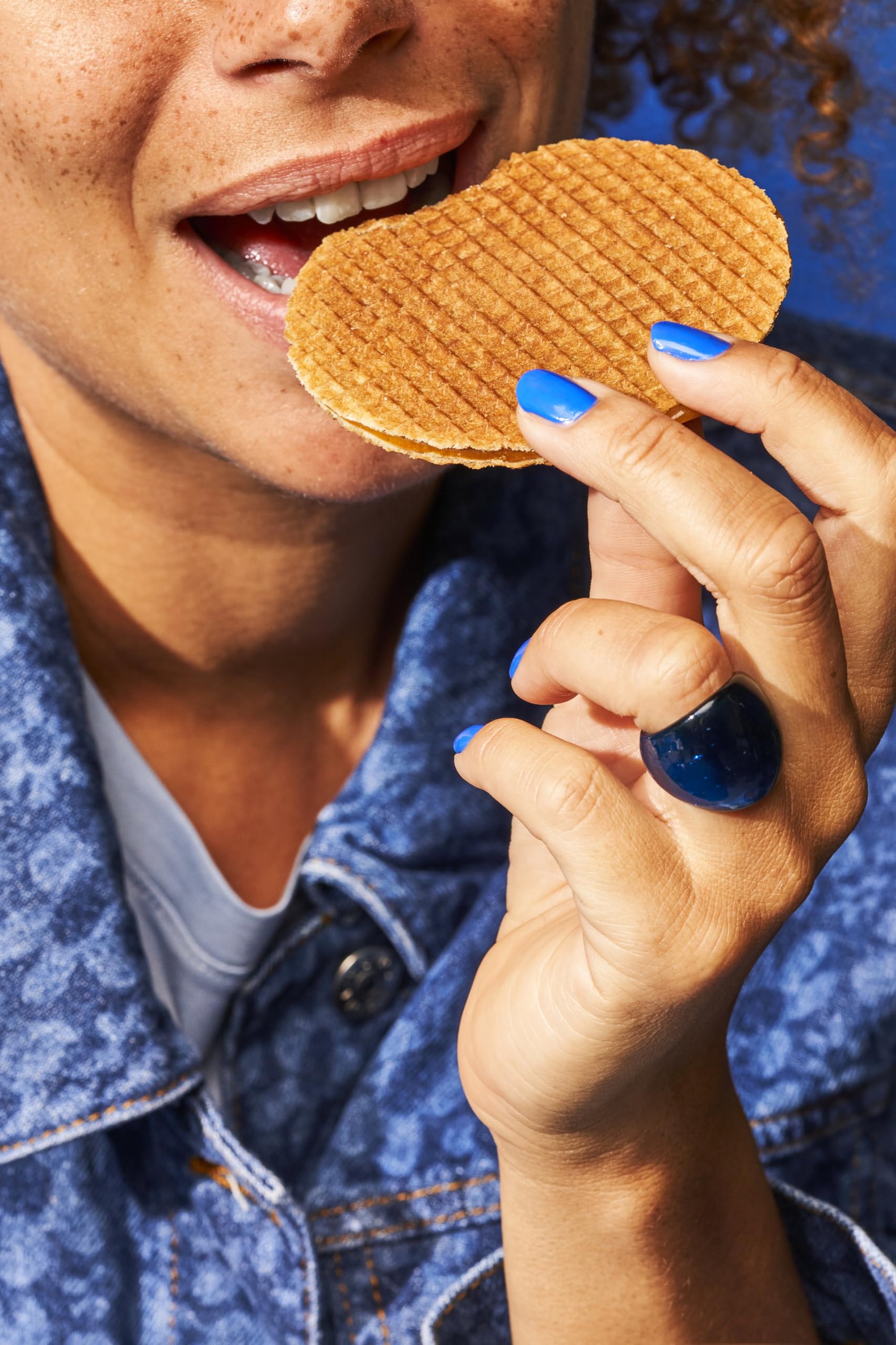 Daelmans Stroopwafels Caja Cubo, 8 Gofres de Caramelo Holandeses, Diámetro 8 cm (230 g), Snack Clásico para Café
