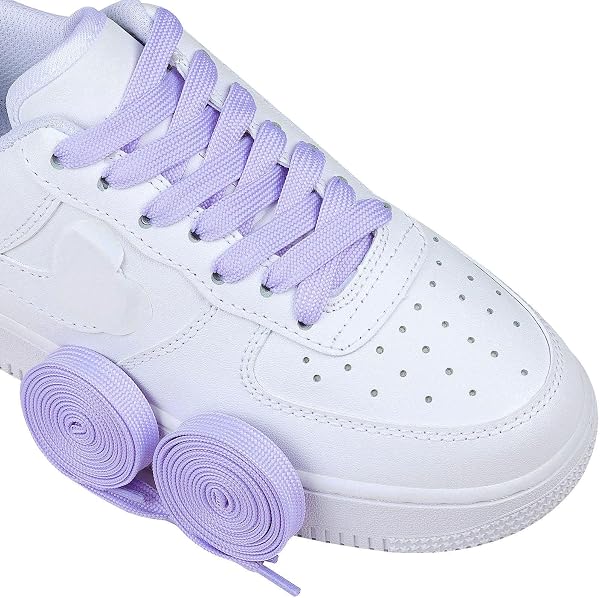 Paire de lacets plats Olukssck de 10mm, conçus pour la durabilité sur chaussures de sport et de ville.