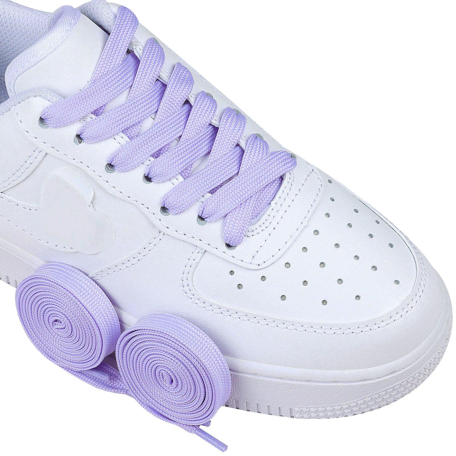 Paire de lacets plats Olukssck de 10mm, conçus pour la durabilité sur chaussures de sport et de ville.