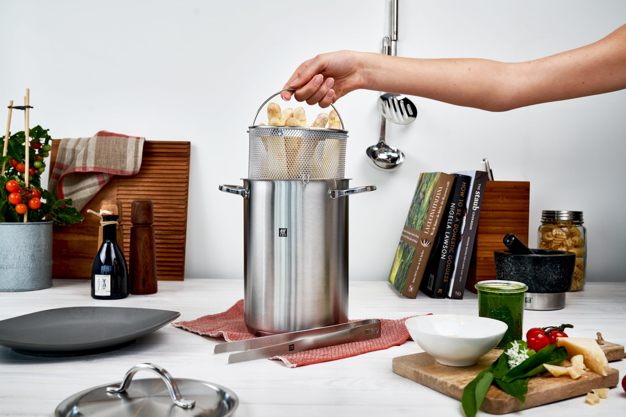 ZWILLING Twin Specials Spargeltopf, 4,5 L, 16 x 27 cm, Induktion, mit Deckel und Sieb-Einsatz, Unbeschichtet, Edelstahl, Silber