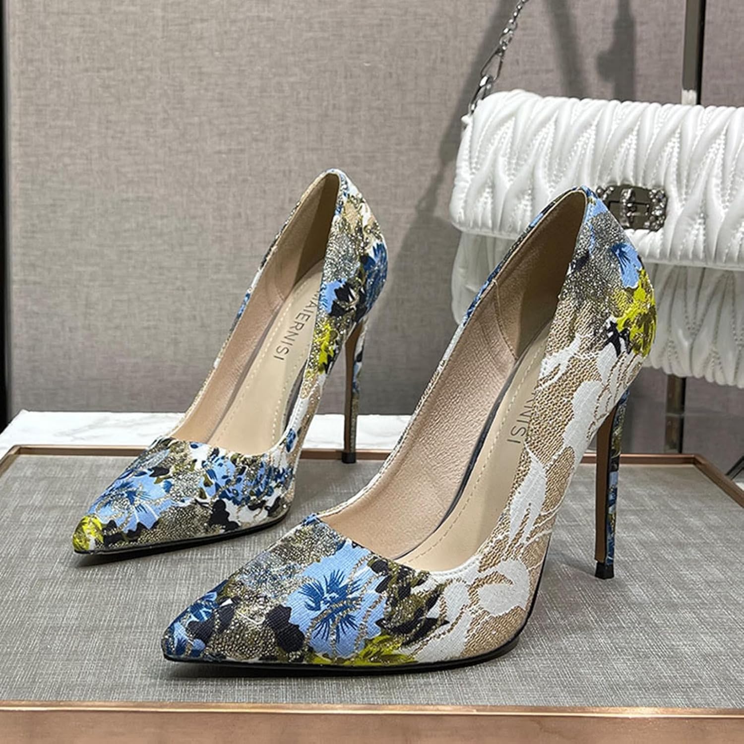 Giuseppe Zanotti花柄刺繍のハイヒールパンプス Giuseppe Zanotti花柄刺繍のハイヒールパンプス