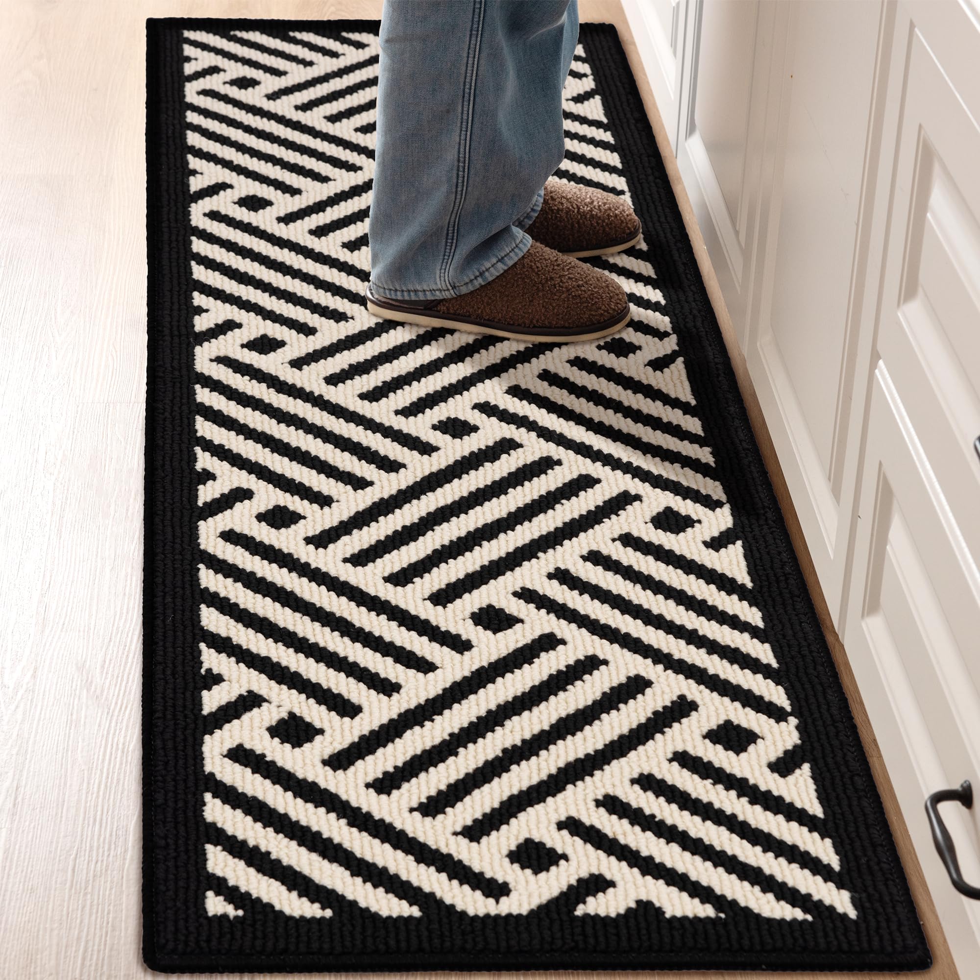 GRANNY SAYS Kitchen Mats for Floor, Kitchen Rugs Non Slip Washable, Runner Rugs for Kitchen Floor, 17.7 x 59, Stain Resistant Comfort Standing Mat Made of 100% Polypropylene, Black