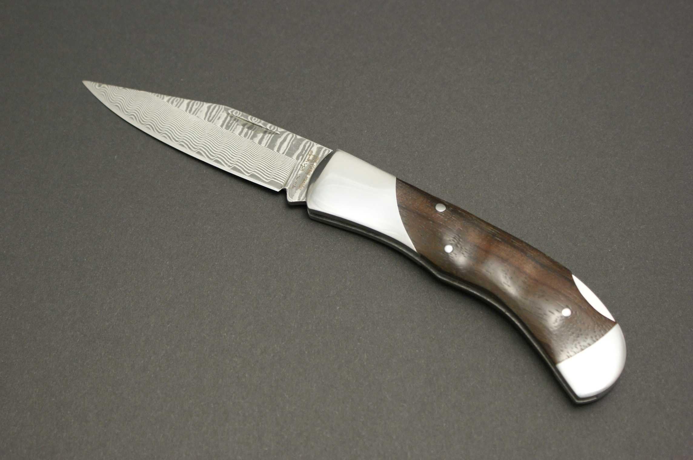 Red Hawk Folder - Japanese Damascus Steel, with Precious Wooden Box