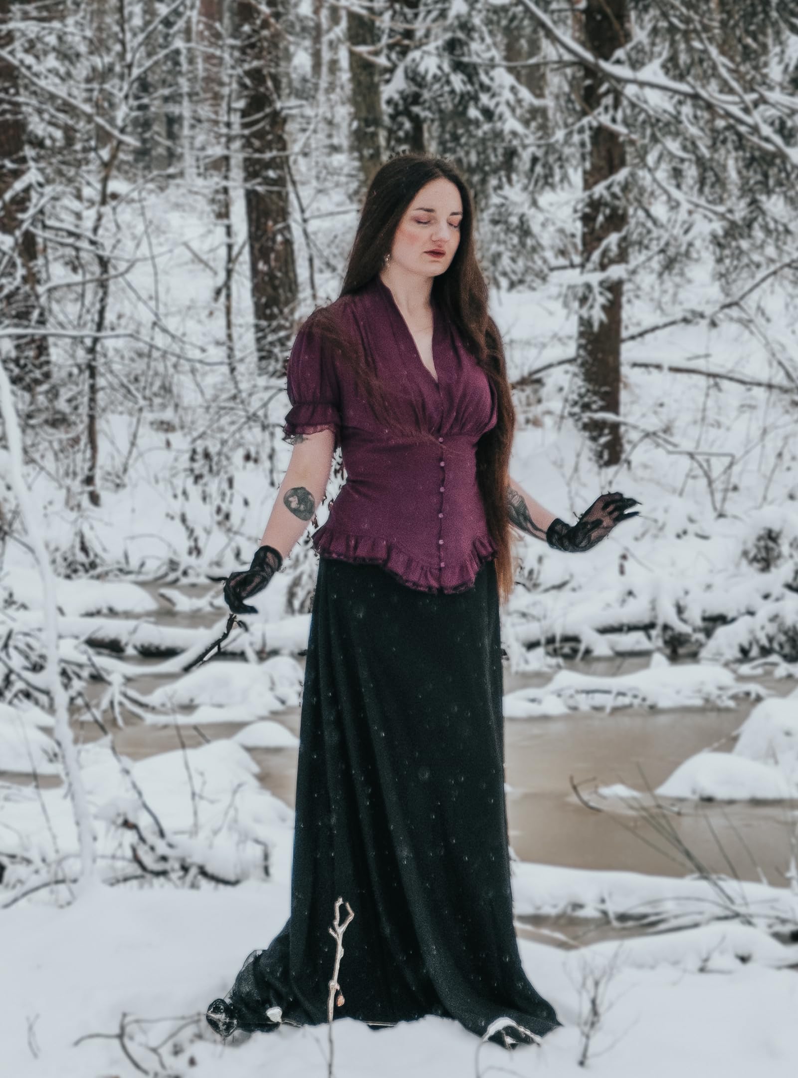 Scarlet Darkness Damen-Bluse, Kurzarm, Viktorianischer Stil, elegant, Schößchen, Oberteil mit Schnürung | Ideal für Ren-Faire, Piratenfest, Büro, Business, Alltag. V-Ausschnitt, Button-Down, Schnürung hinten, Spitzen-Patchwork