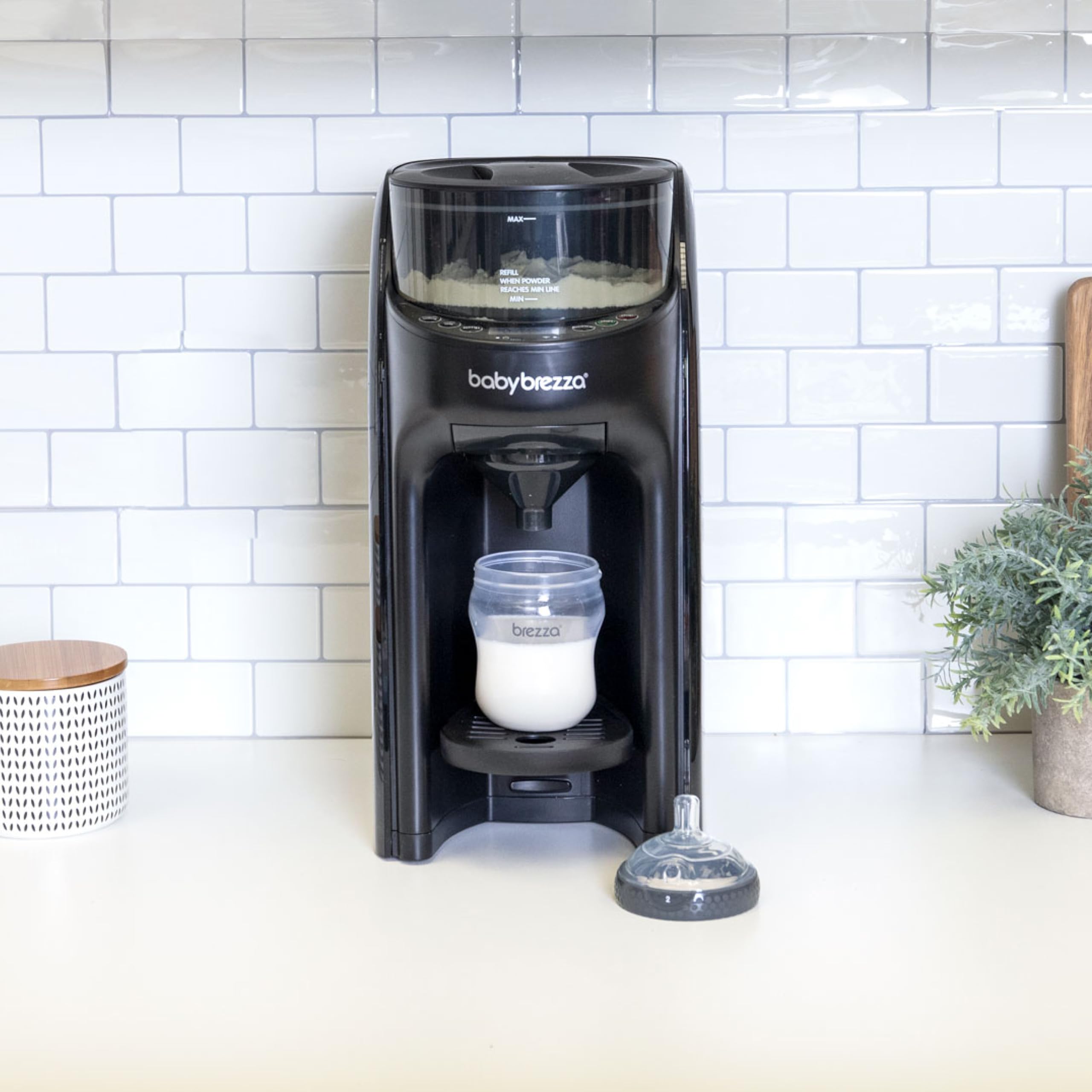 Baby Brezza - Formula Pro Advanced, Preparador de Biberones Automático y Dosificador de Fórmula, Máquina para hacer Biberones, Incluye Recambio de Embudo y Cubierta, Set Negro