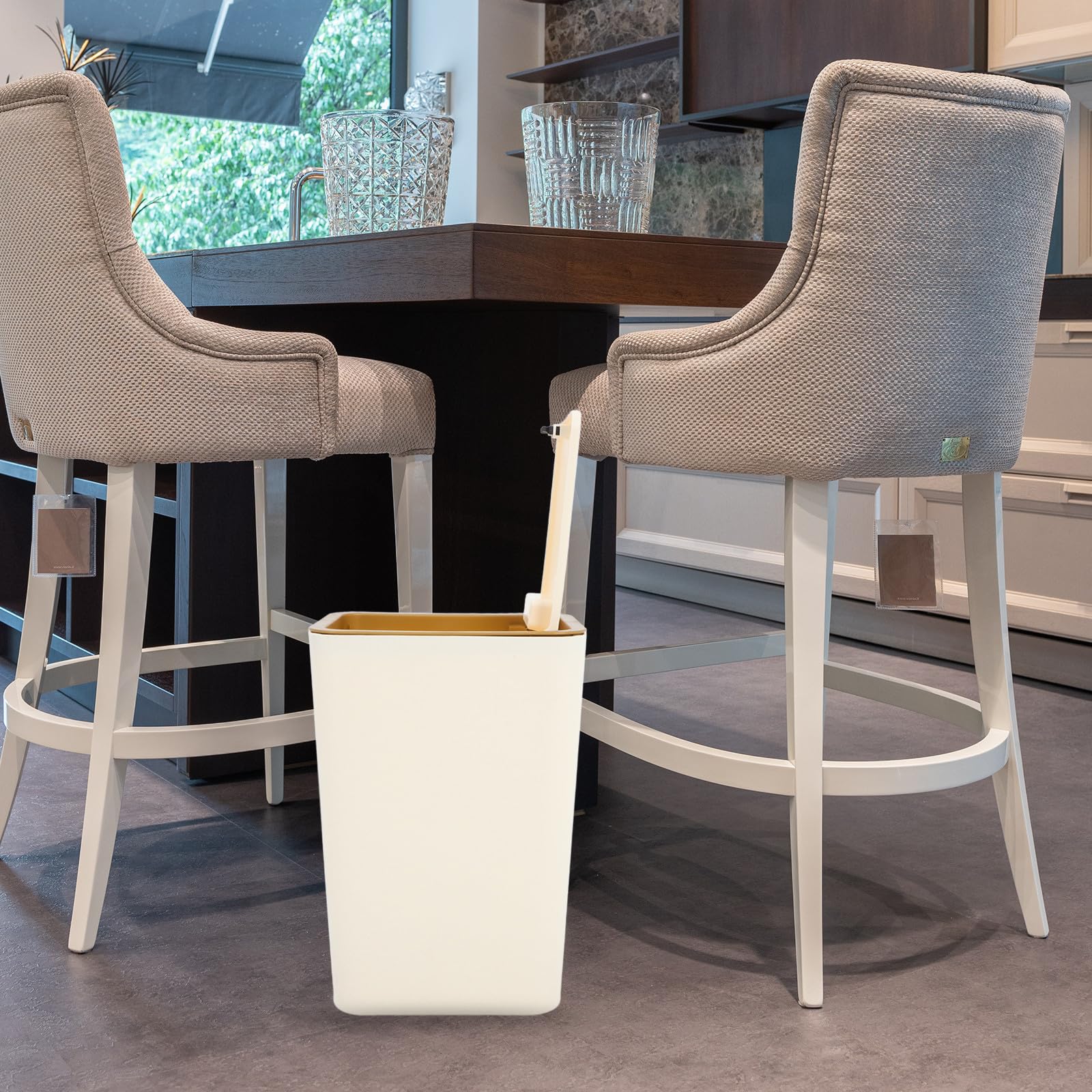 Kleiner Mülleimer mit Pressdeckel 10,5l Fassungsvermögen aus Robustem Pp für Badezimmer und Vielseitige Nutzung in Beige