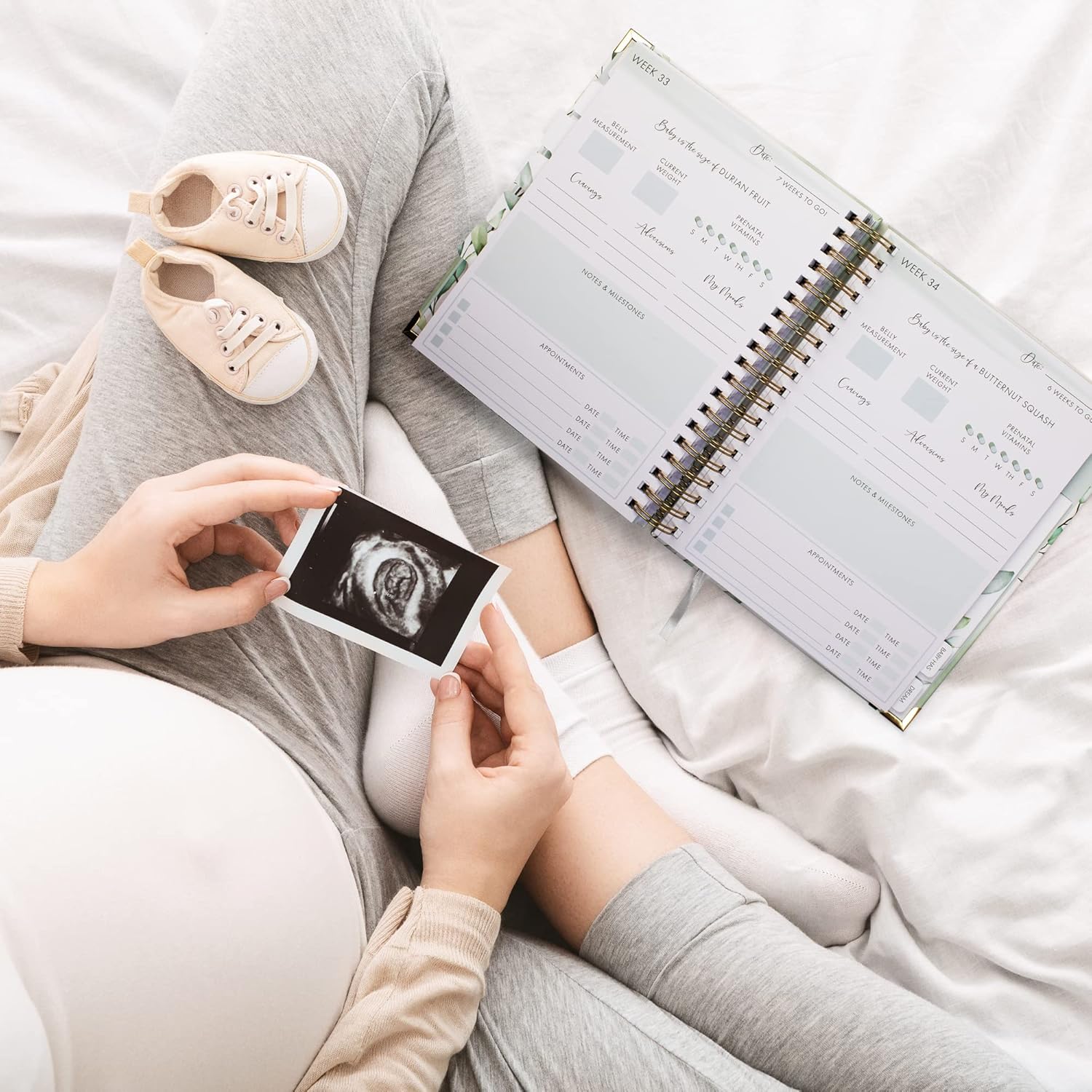 Beautiful Pregnancy Journal and Memory Book with Stickers and Keepsake Pocket - Lovely Gift for First Time Moms - The Perfect Planner to Track Your Little Ones Life-Changing Journey : Baby