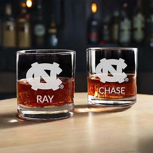 Miniatura 4 de Lifetime Creations Vaso de whisky personalizado de Carolina del Norte Tar Heels  Regalos oficiales de la UNC, mercancía de Tar Heels, regalos UNC