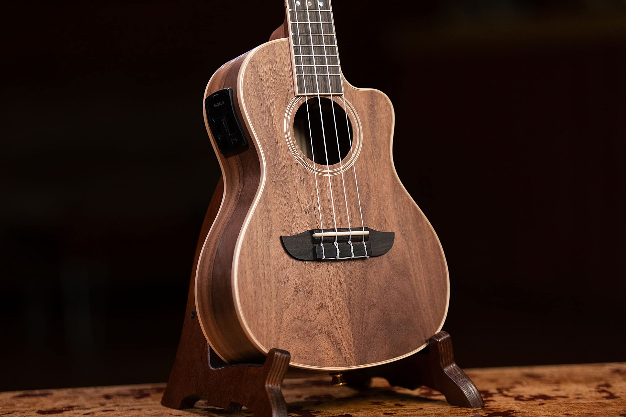 Ortega Guitars Ukulélé Concert Électro-Acoustique – Série Horizon – Housse Incluse – Noyer, Naturel (RUWN-CE)