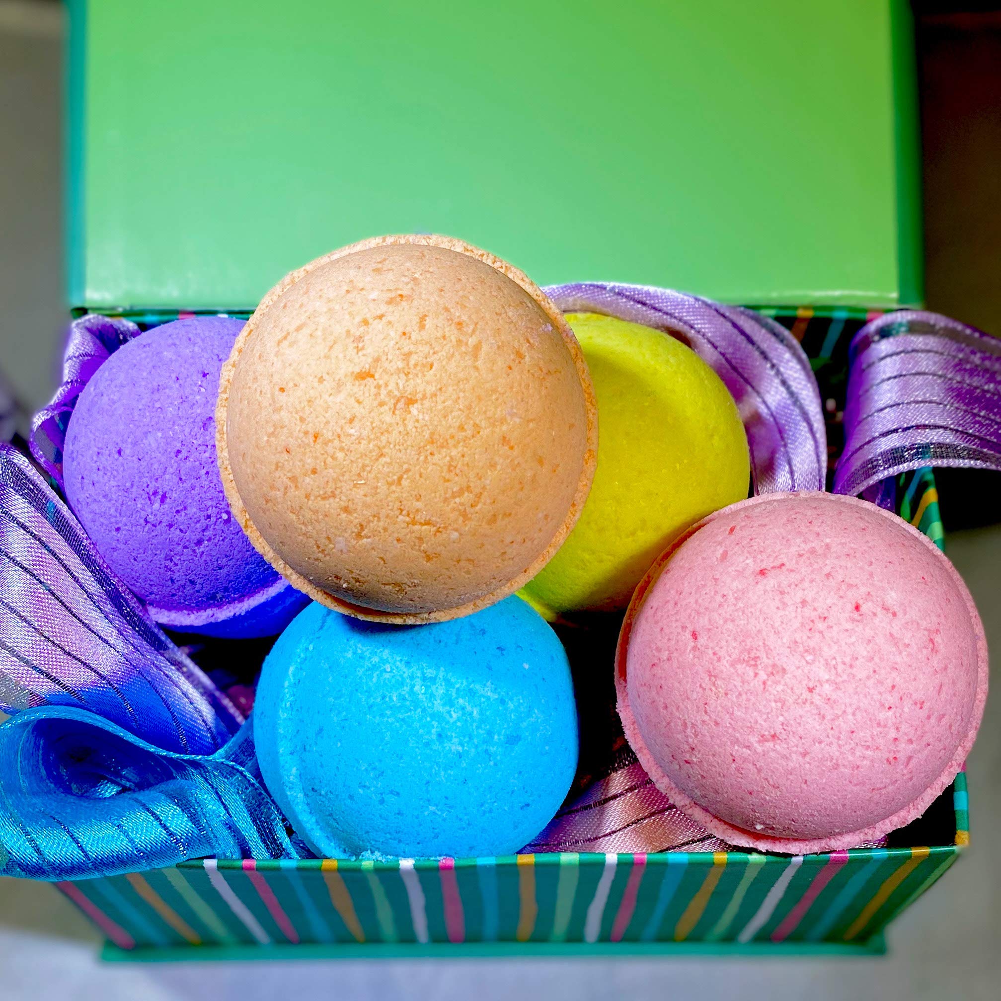 GIFT SET OF 5 HANDMADE BATHBOMBS |MADE IN USA | 250 MG | CRUELTY FREE | VEGAN