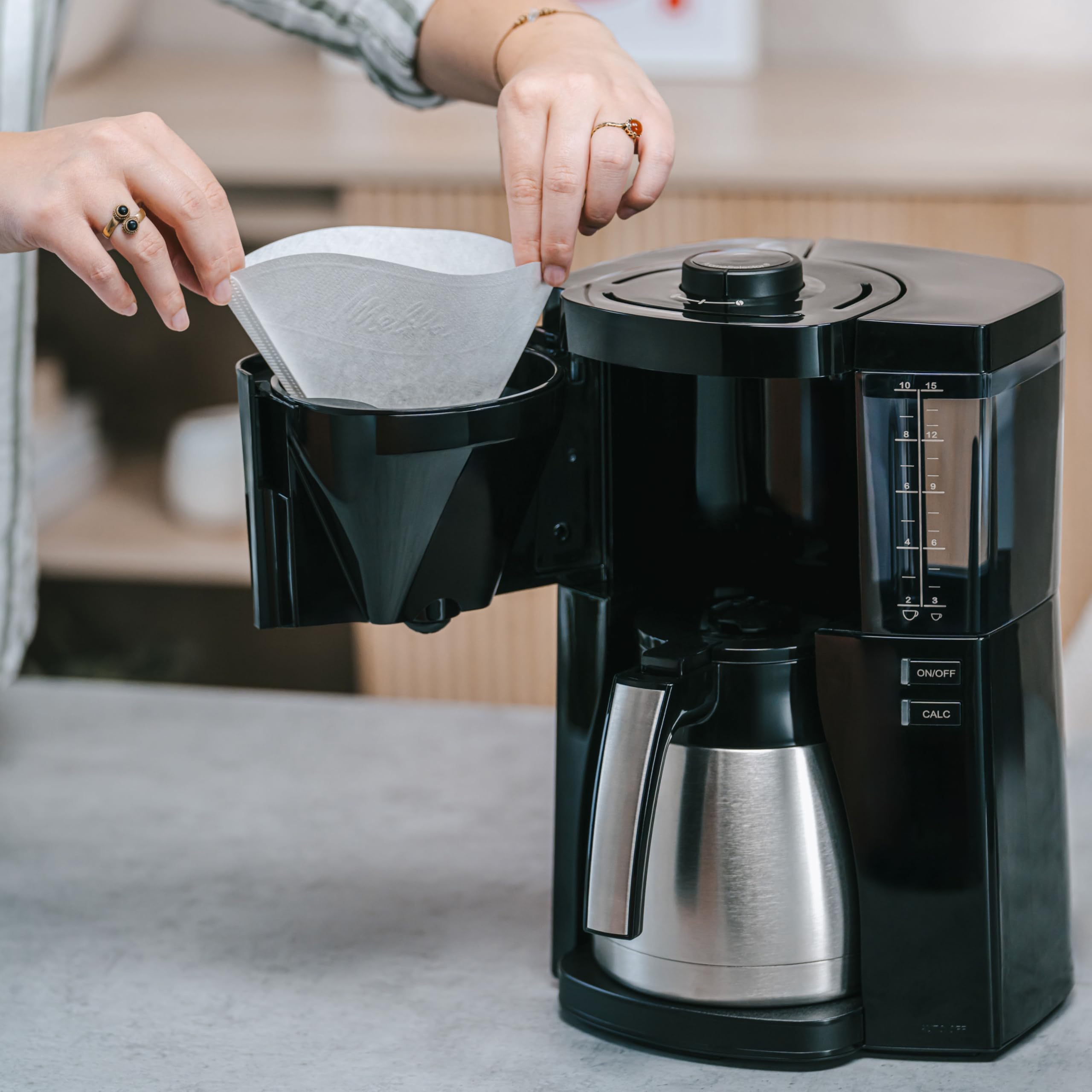 Melitta, Cafetière Filtre LOOK V Therm 1,25L Noir/Acier, Fonction AromaSelector, Fonction Minuteur, Porte-filtres 1x4, 10 Tasses, Verseuse Isotherme,1025-12,1080W