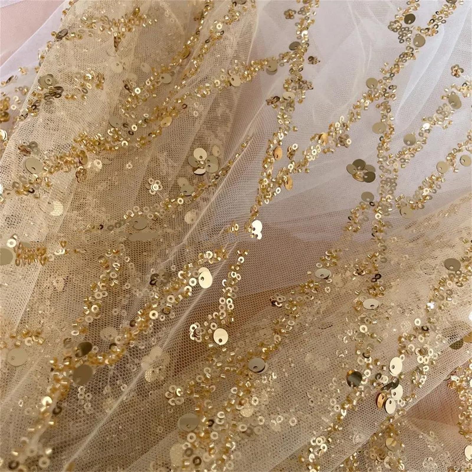 Tessuto di Pizzo Strutturato con Strisce di Paillettes e Perline da 150 cm for Abiti da Sposa e Indumenti da Cucire su Misura avanzati(Bean Paste)