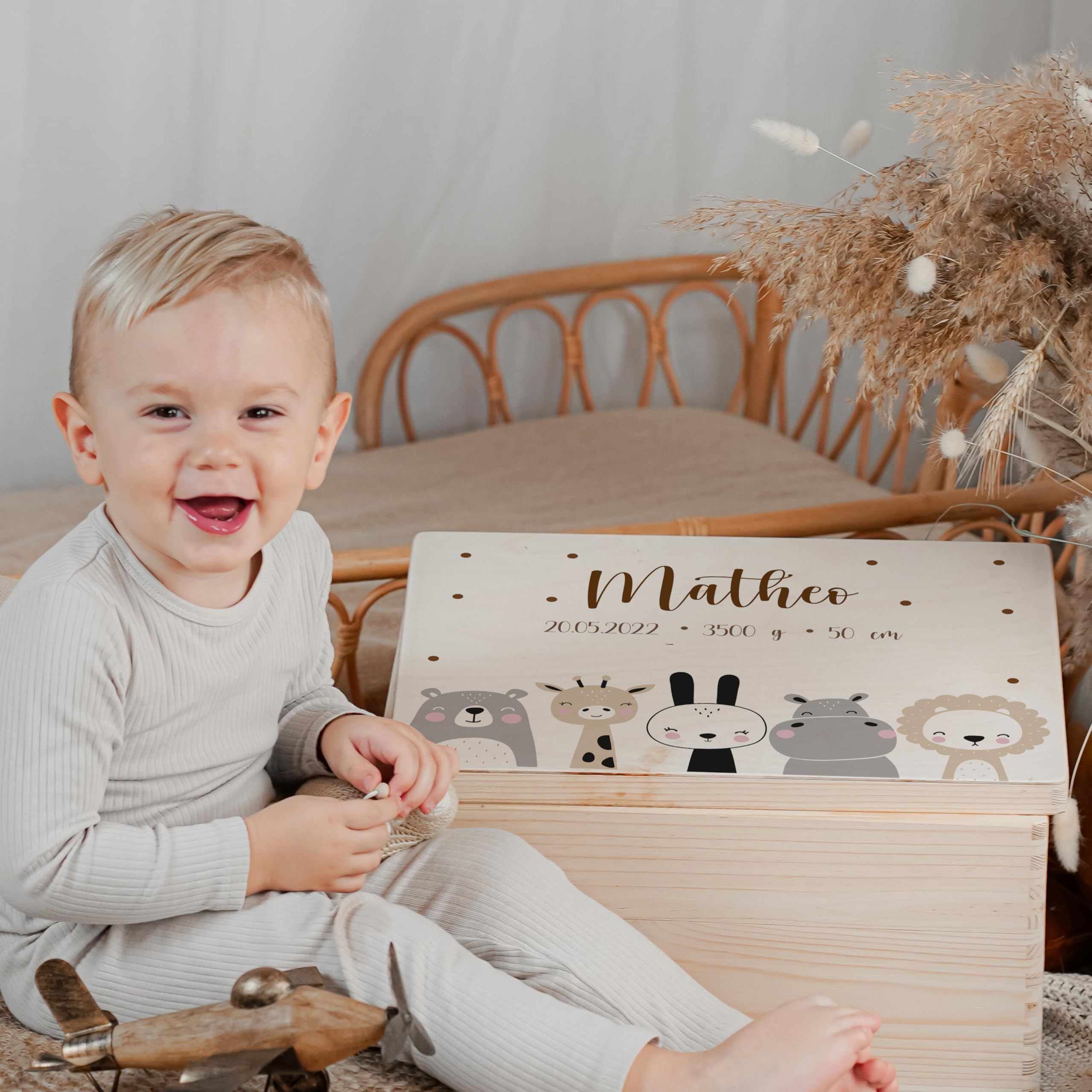 KIDSMOOD - Erinnerungsbox Baby, personalisierte Holzkiste mit Deckel, Ideal zur Aufbewahrung von Erinnerungen und als Geschenk zur Geburt, Taufe oder als Geburtstagsgeschenk für Mädchen und Jungen