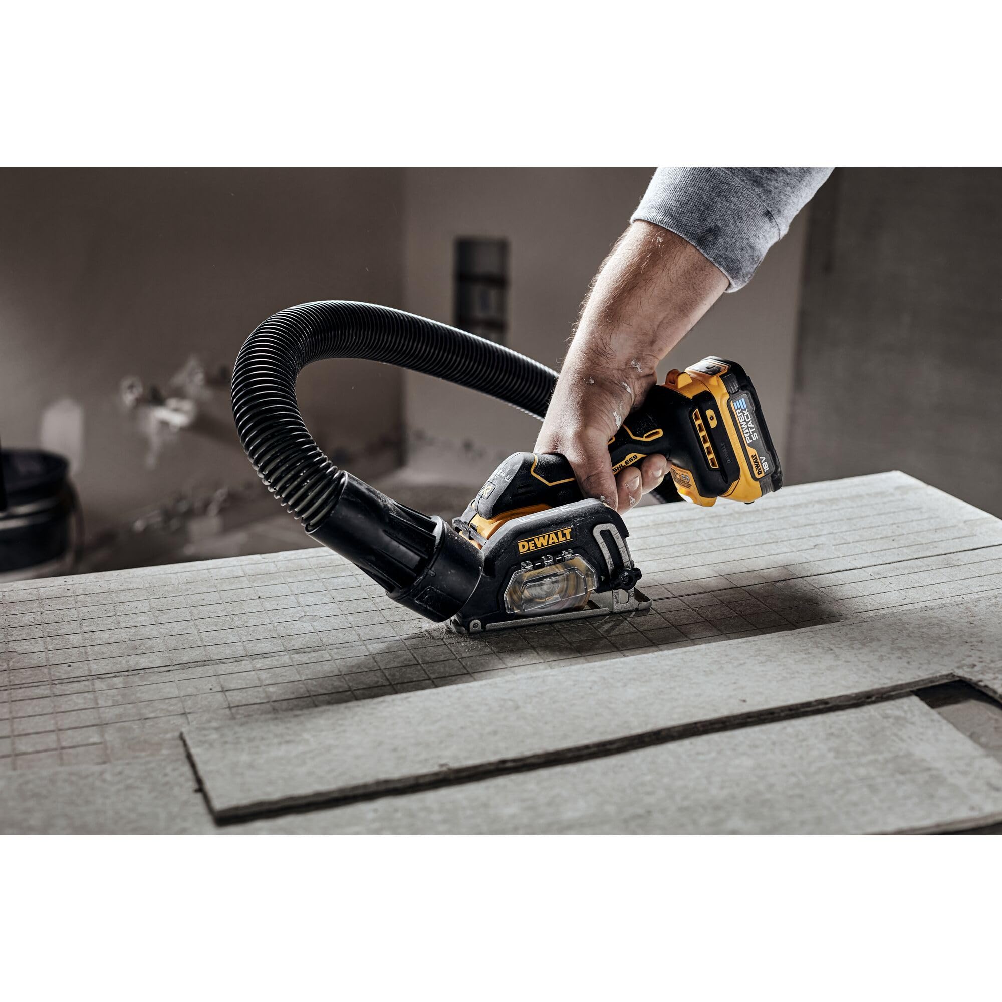 DEWALT DCS438E2T-QW - Cortadora multimaterial 18V Powerstack, Ø de disco 76mm, Motor sin escobillas, M10, Incl. cubierta protectora, 3x discos de corte, 2x baterías Powerstack de 1,7 Ah, Cargador