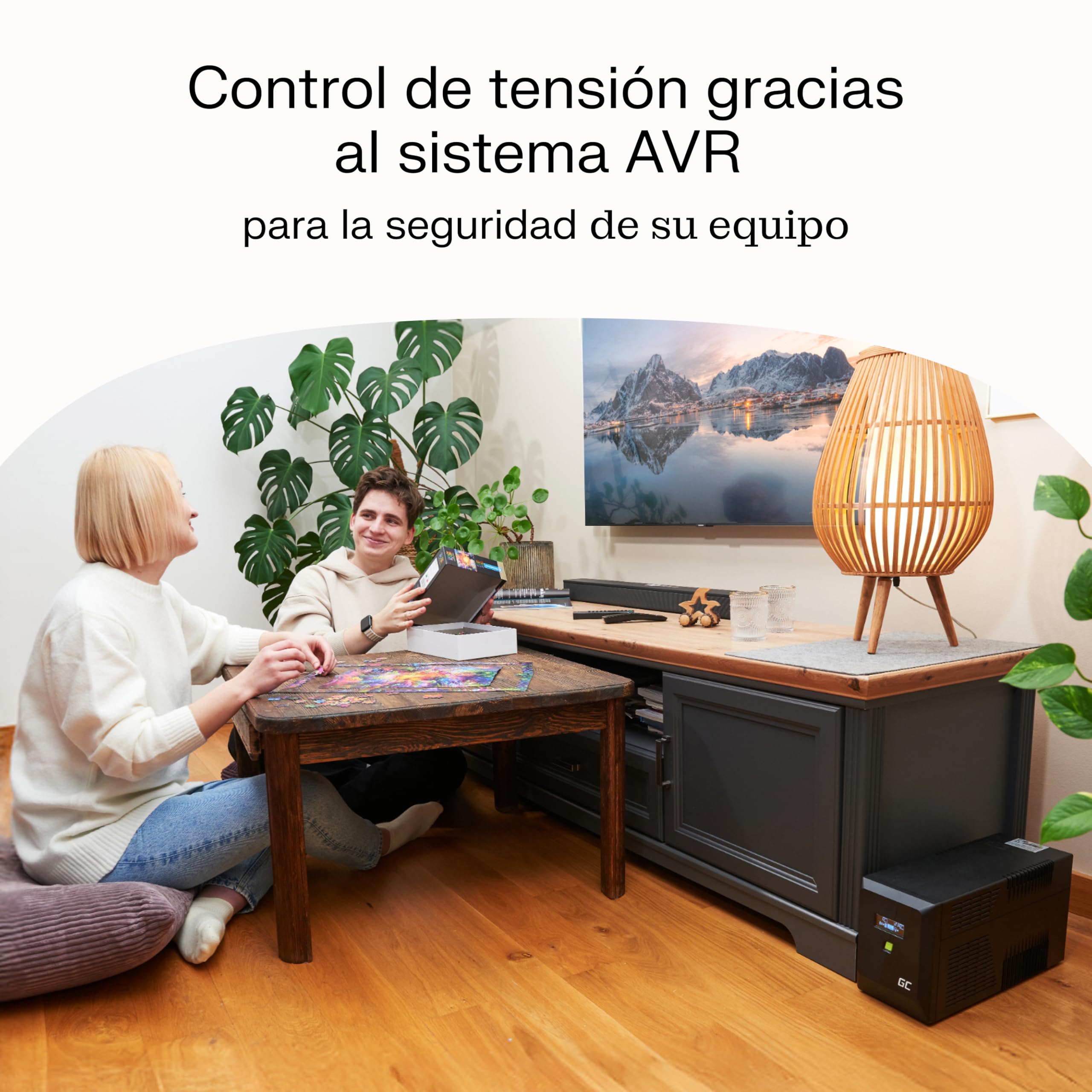 Green Cell UPS 2000 VA 1200 W PowerProof con Pantalla LCD – Onda Sinusoidal Modificada, Regulación de Corriente para Dispositivos, Prevención de Picos de Tensión, Alimentación de Emergencia.