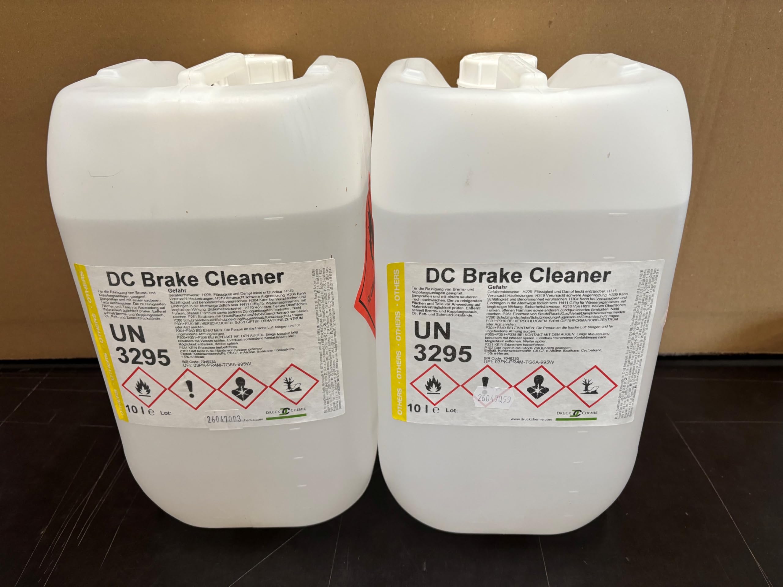 DC DruckChemie GmbH Bremsenreiniger Kanister 2 x 10L, Acetonfrei | Reiniger zum Reinigen & Entfetten von Bremsen, Platten & Kupplungen