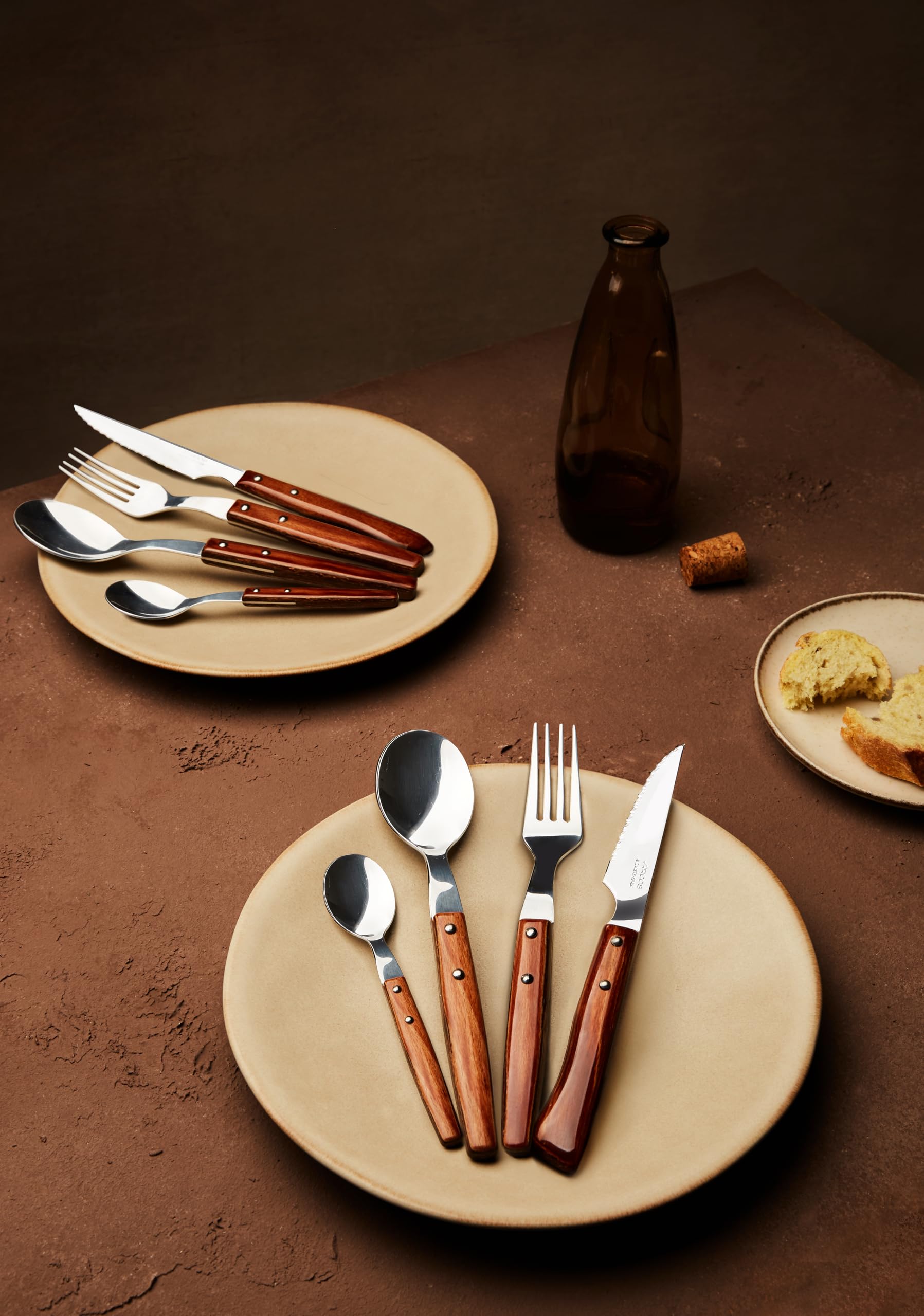 Arcos Serie Cuchillos de Mesa, Cuchillo Chuletero, Hoja Serrada de Acero Inoxidable Nitrum de 110 mm, Mango Madera comprimida Color Marrón