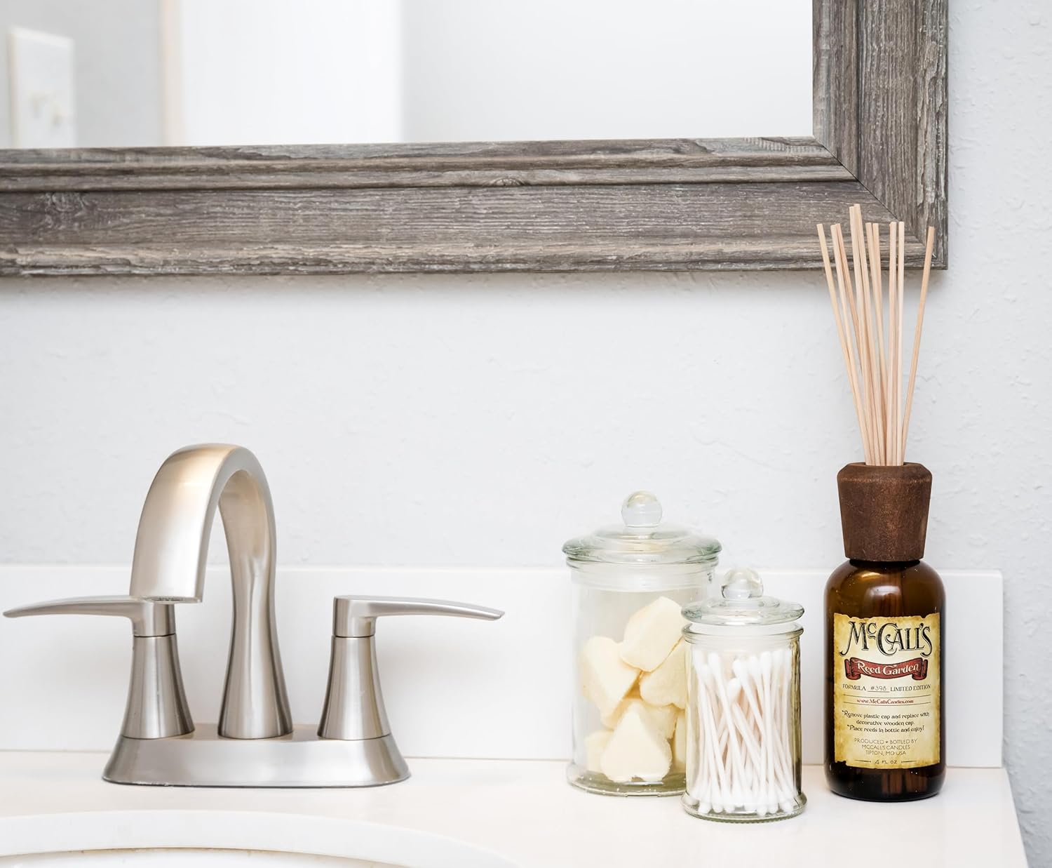 McCall’s Candles | Cabin Scents | Reed Diffuser Gift Set | USA-Poured Fragrance Oil | Vintage Reed Garden with Amber Glass Bottle | A Cozy Blend of Spicy Pine and the Great Outdoors.
