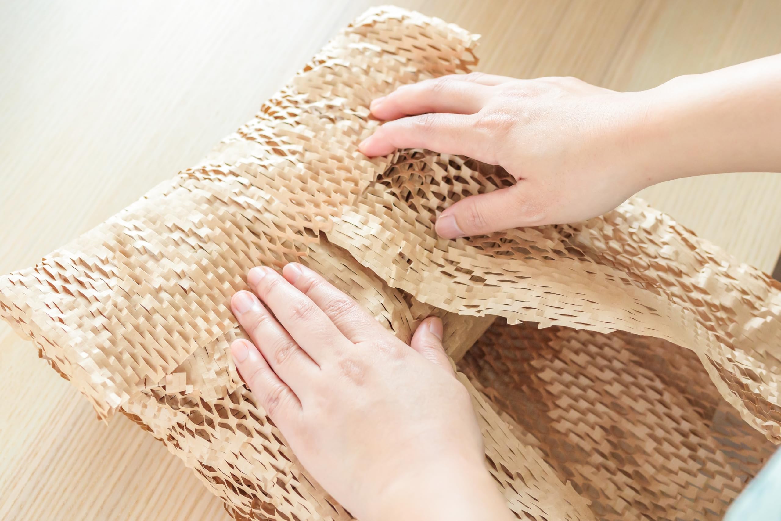 Pakett Honeycomb 2 Rollen 38cm x 50m–Nachhaltiges Wabenpapier Rolle aus Kraftpapier–Umweltfreundliche Alternative zu Luftpolsterfolie–Recycelbares Verpackungsmaterial