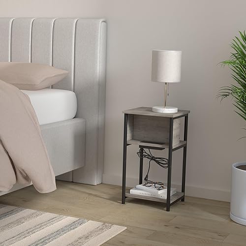 Miniatura 2 de VASAGLE Mesa auxiliar con estación de carga, mesa auxiliar de 3 niveles con puertos USB y tomas de corriente, mesita de noche para sala de estar,