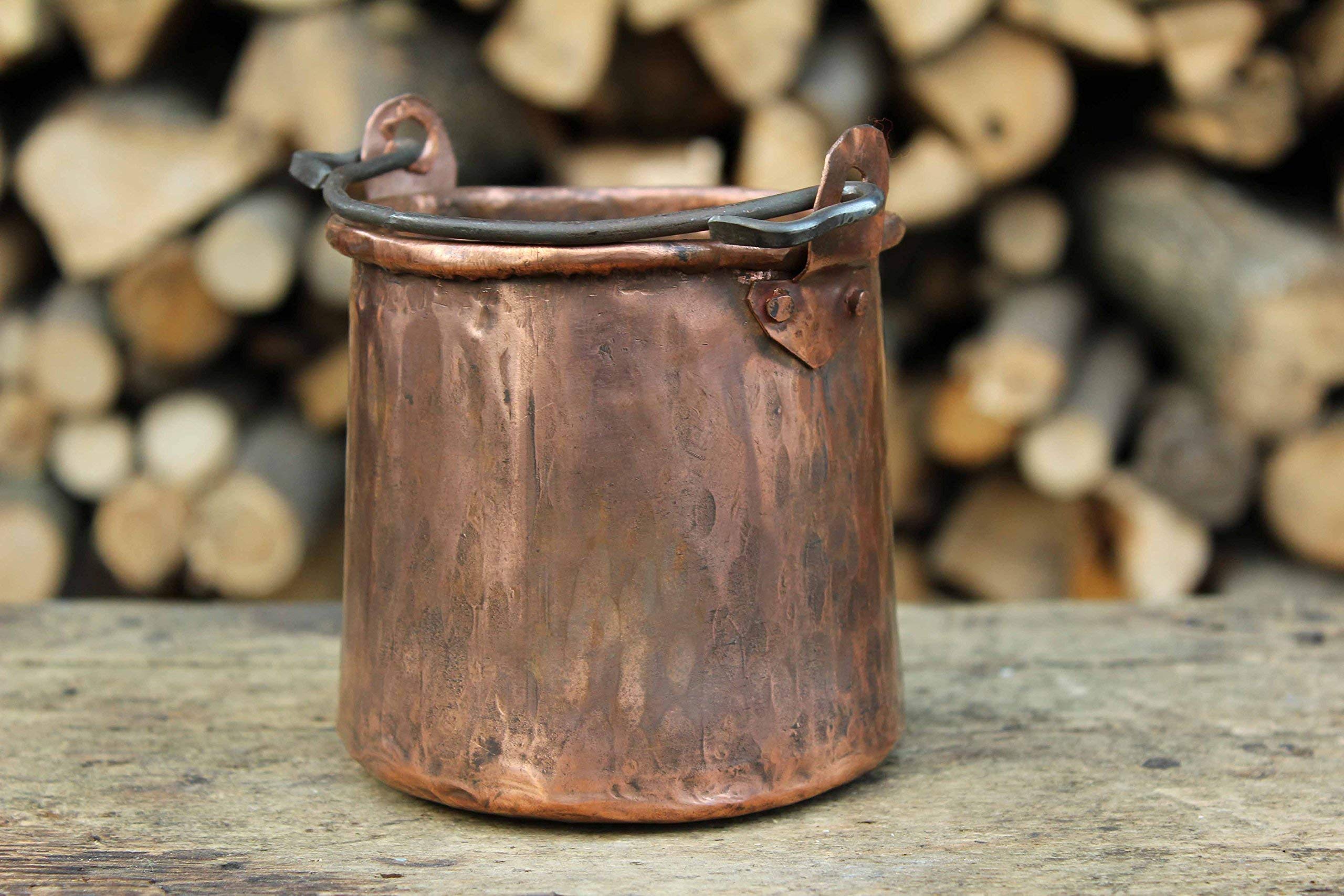 Contenitore, vasetto, vaso, secchio piccolo; porta oggetti, organizzazione, arredamento interni; rame lavorato a mano