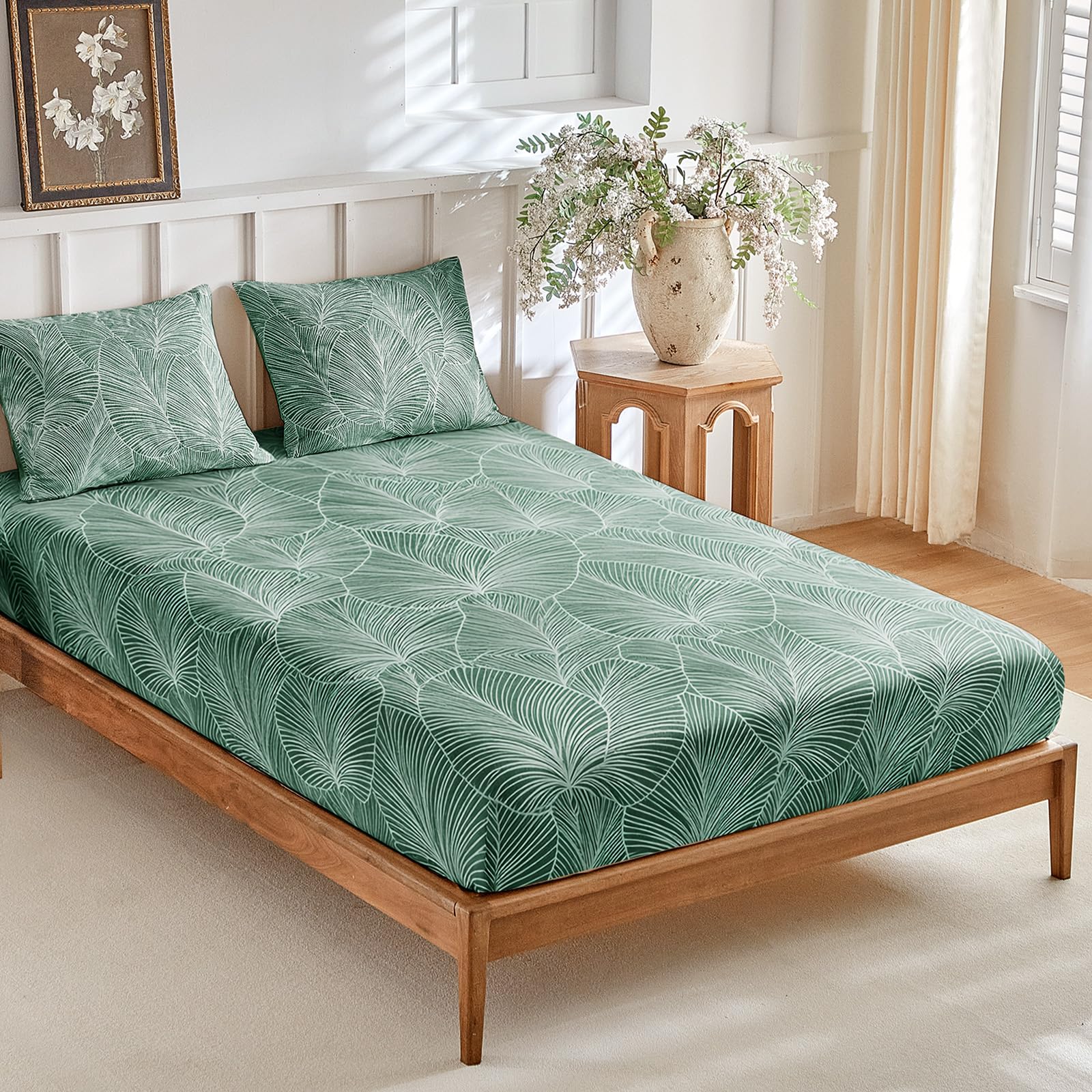 Tokokimo Emerald Green King Size Fitted Sheets with Tropical Leaf Print — image 1