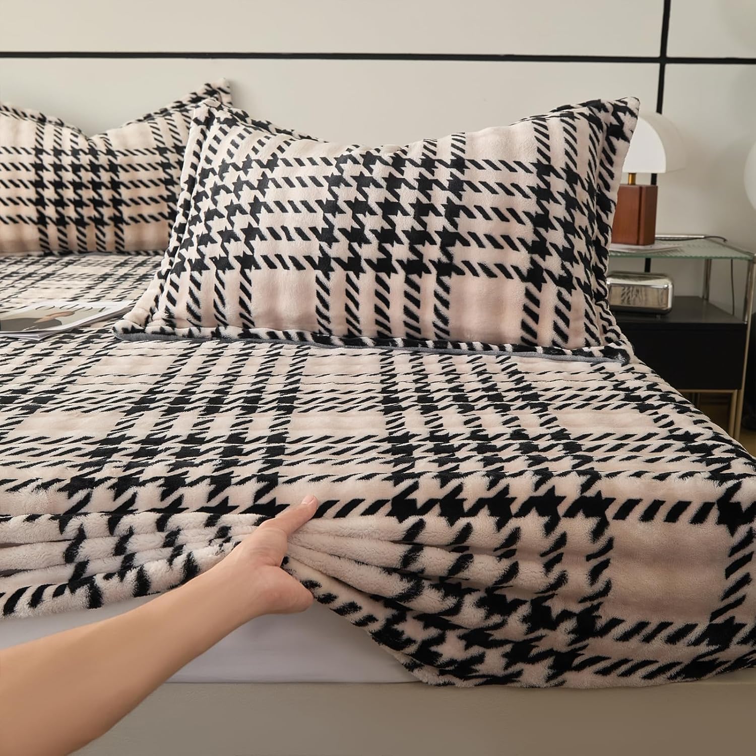 King Size Sheets, Luxury King Bed Sheets with 2 PCS Pillowcases, All Season Cozy Warmth, 17 inches Deep Pocket Fitted Sheet Set (Houndstooth)