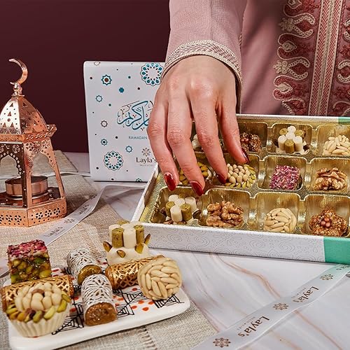 Miniatura 3 de Layla's Delicacies Mediterranean Treats Caja de regalo para Ramadán Mubarak  Pasteles de sabores a nuez mixtos saludables hechos a mano  Halal,