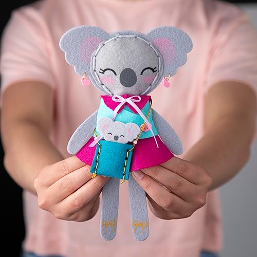 Miniatura 6 de Craft-Tastic - Haz un amigo Koala - Kit de manualidades de costura para principiantes - Hace koala relleno con ropa y accesorios - Regalos