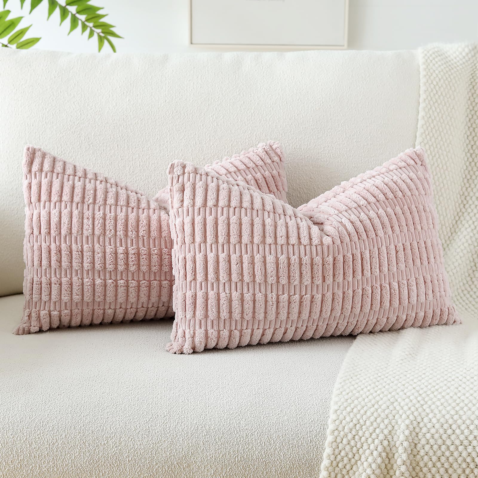 Coussin de canapé rose en velours côtelé OTOSTAR pour salon cocooning