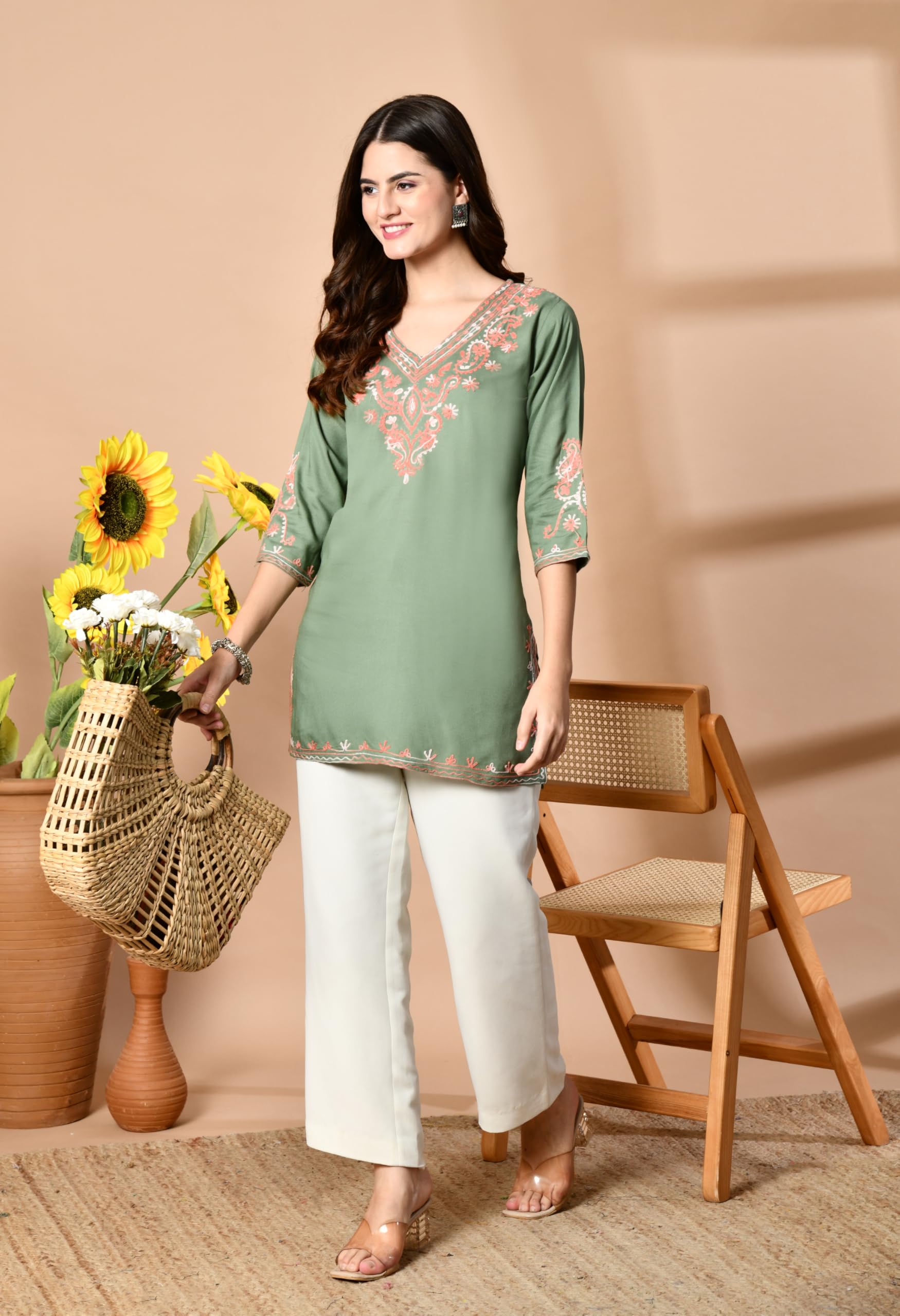 LIBOZA Top da donna ricamato Kashmir tunica top corto kurti su jeans, scollo a V, maniche a 3/4, motivo floreale