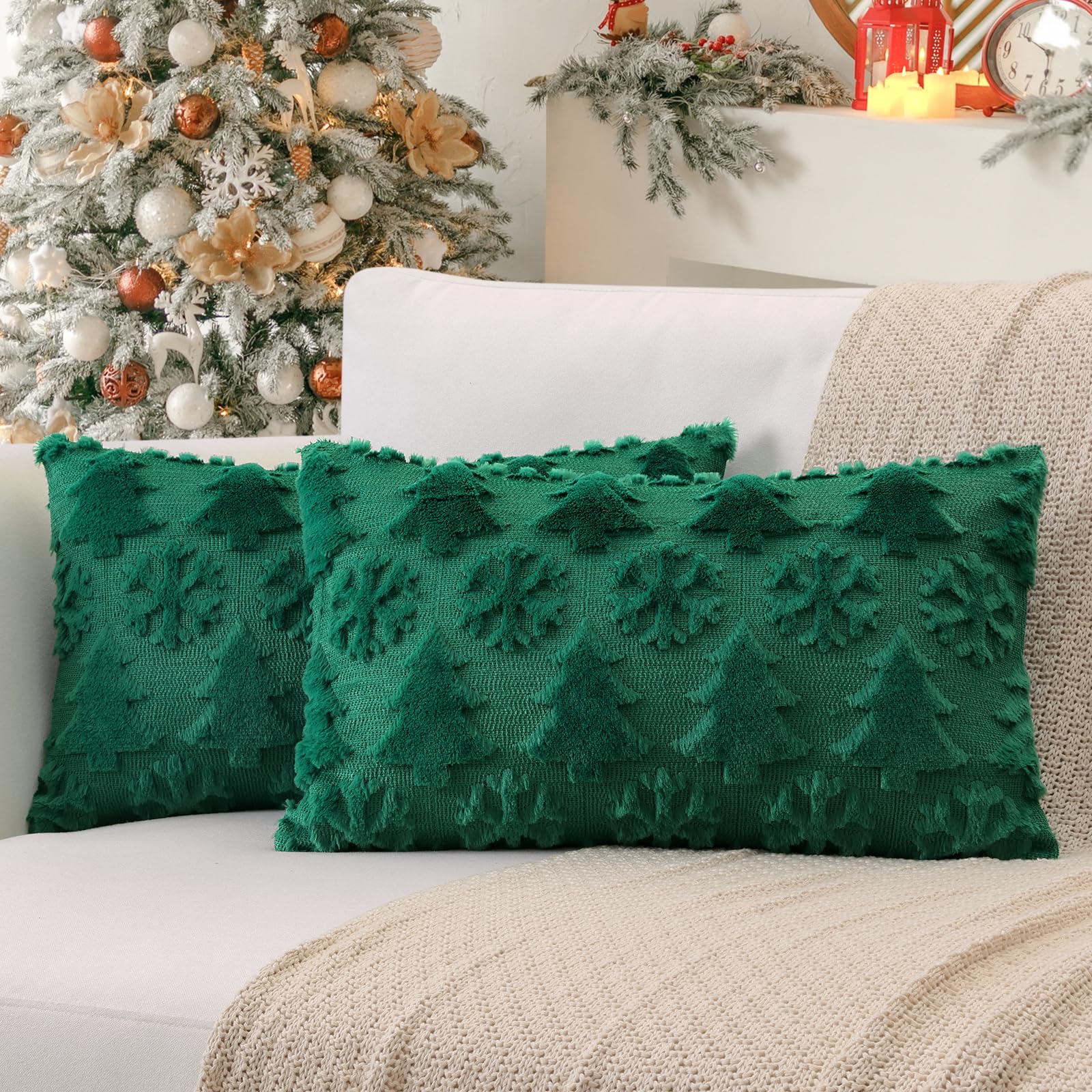 Sungeek Set of 2 Christmas Cushion Covers 30x50 cm, Soft Plush Faux Fur Christmas Tree Snowflake Winter Holiday Xmas Decorative Lumbar Throw Pillow Cover Cases for Sofa Couch Bed Living Room, Green
