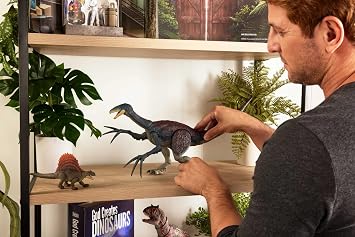 Mattel Jurassic World Dominion Hammond Collection Therizinosaurus Dinosaur Figure with 25 Articulations, Fully Jointed Claws, Glass Eyes & Wired Tail