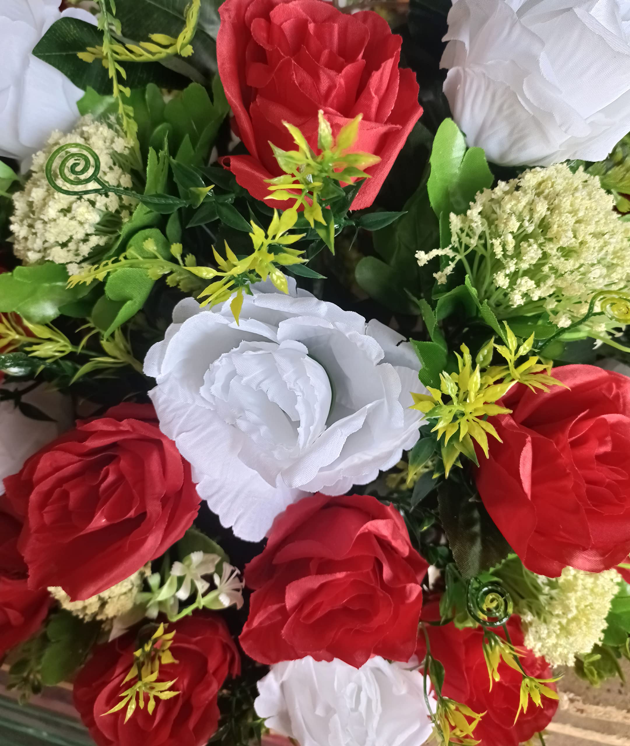 DRW Centro de Flores Artificiales Cementerio, Santos, Aniversarios Rosas Blancas y Rojas 55 cm Ancho x 60 cm Altura x 25 cm Profundidad (Aprox)