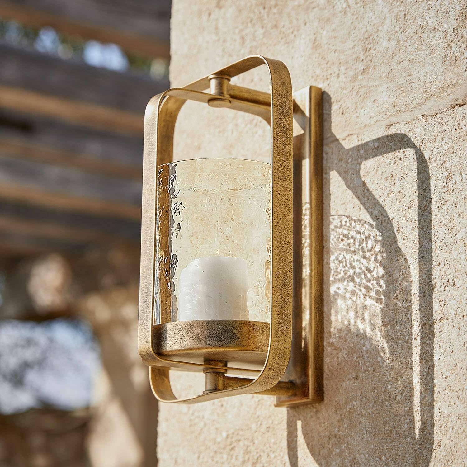 Loberon Wandkerzenhalter Vauxandre, antikgold | Kunstvoller Retro-Charme - für Stumpenkerzen - mit Glaseinsatz - Wandleuchter - Eisen