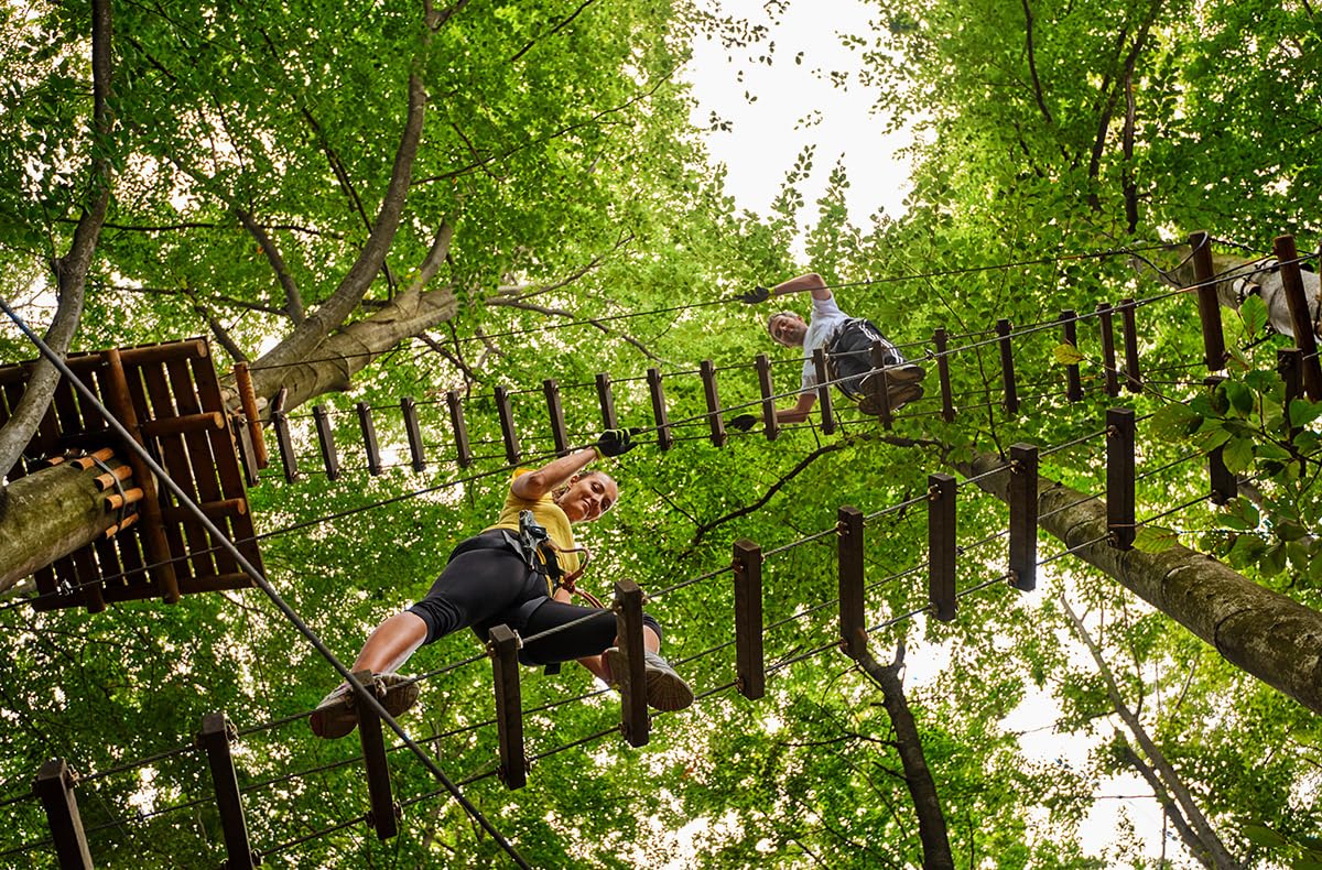 JOCHEN SCHWEIZER Geschenkgutschein: Kletterparcours im Waldseilgarten für 2