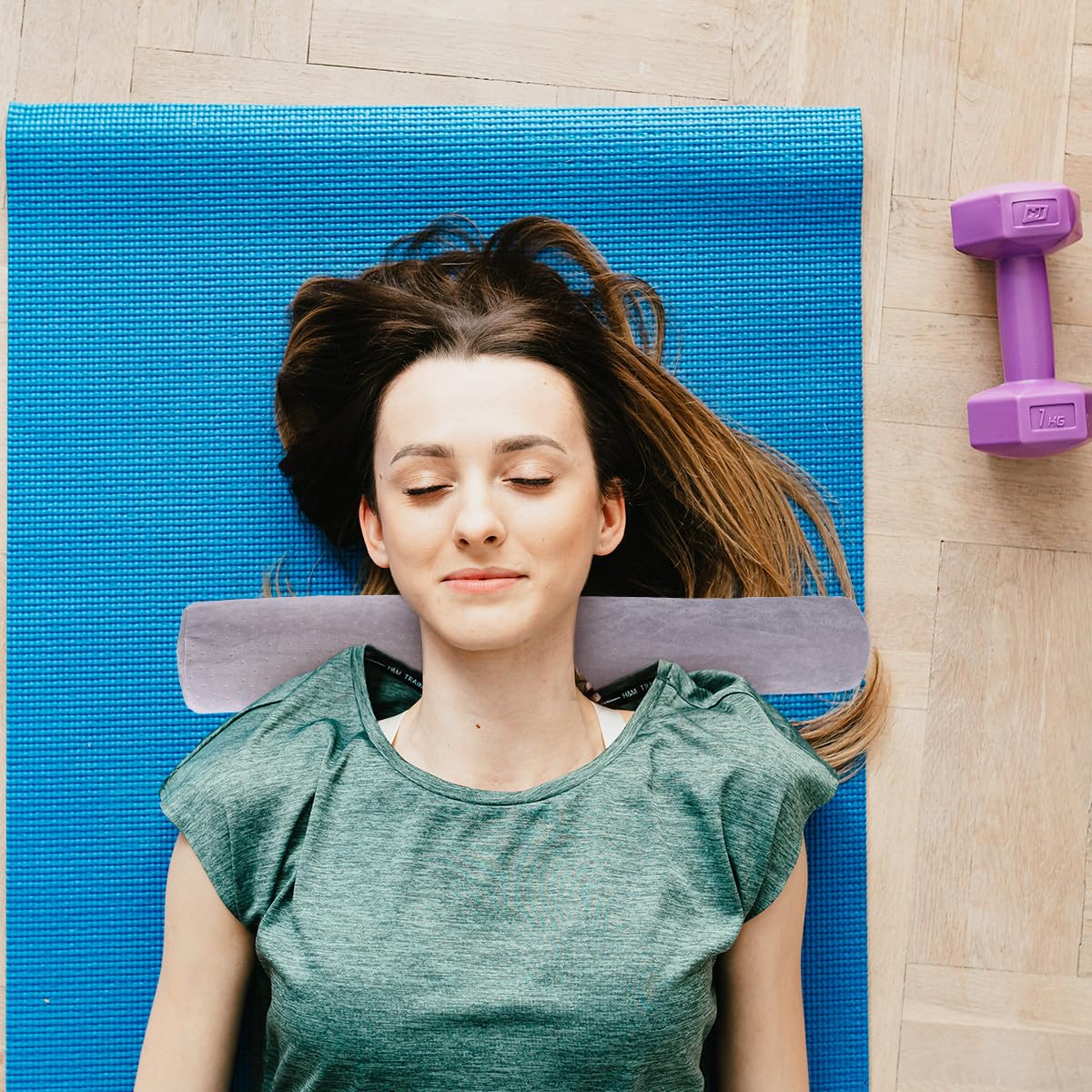 Ergonómico Espuma Viscoelástica Cilíndrica Almohada Cuello Cervical Diseño Soporte Alivio del Dolor para Uso en Cama y Escritorio