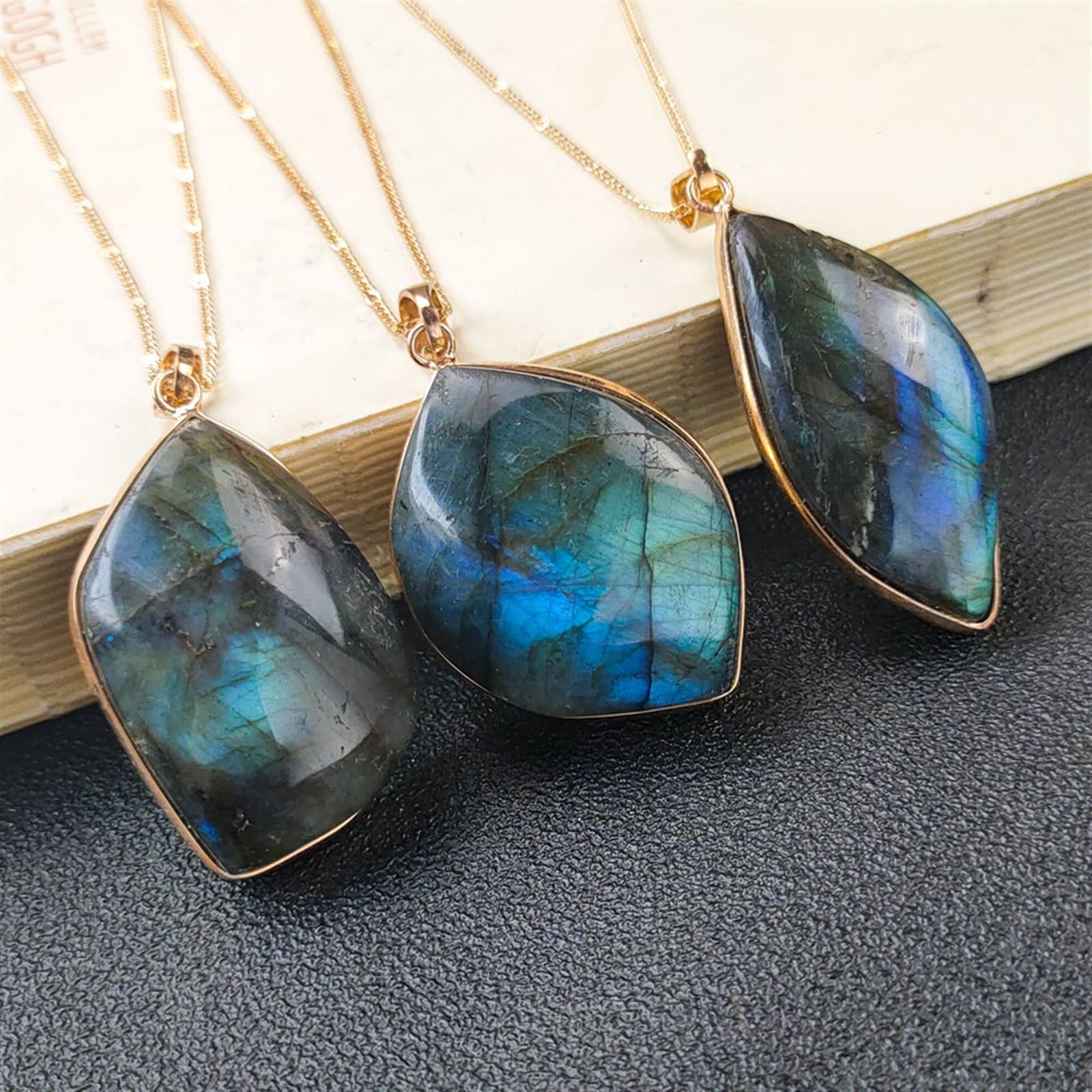 Natural Flash Labradorit Rough Stone Anhänger Halskette Zufällige Mode Charms Kreativität Schmuck Mineralprobe