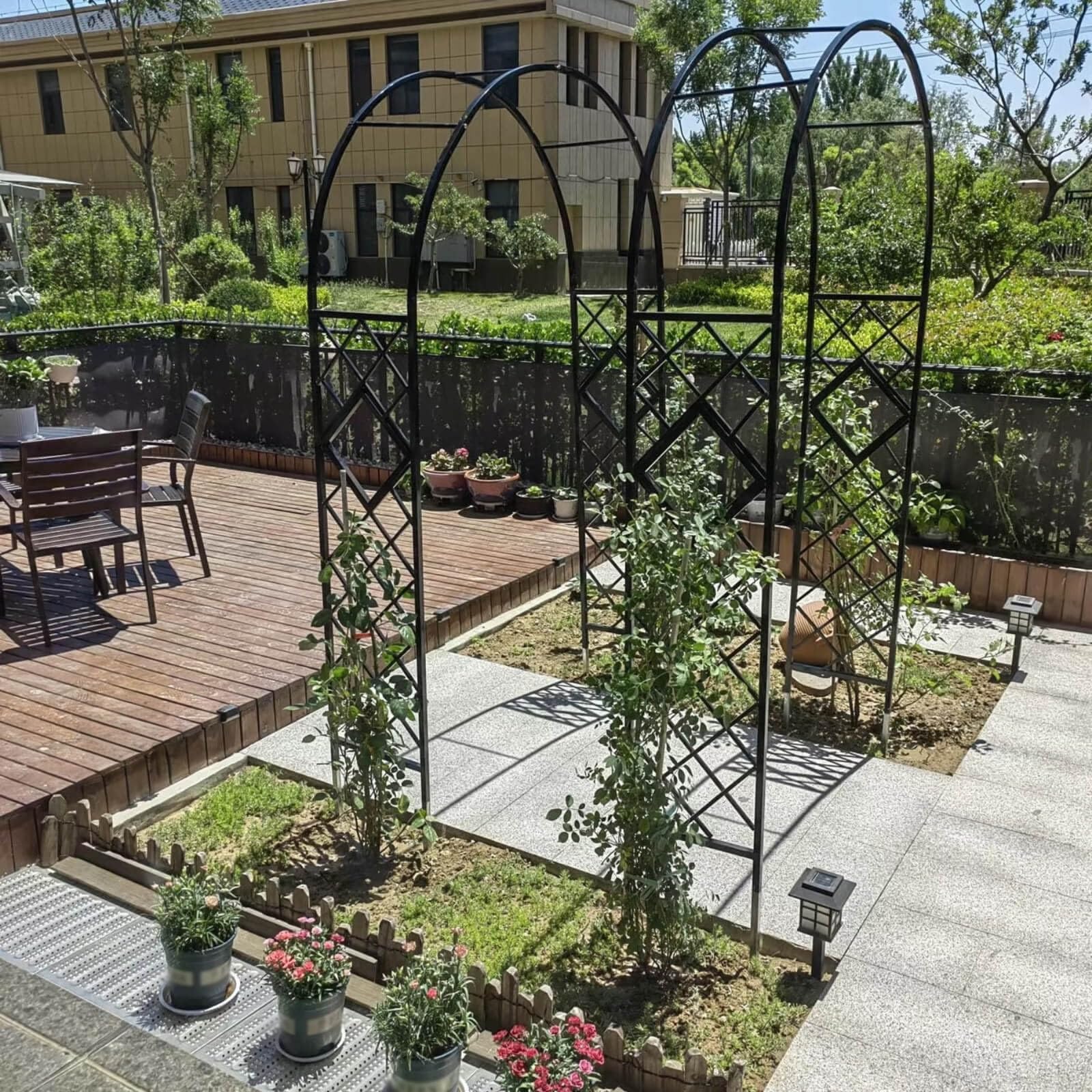 Arche de jardin en métal pour une décoration de mariage