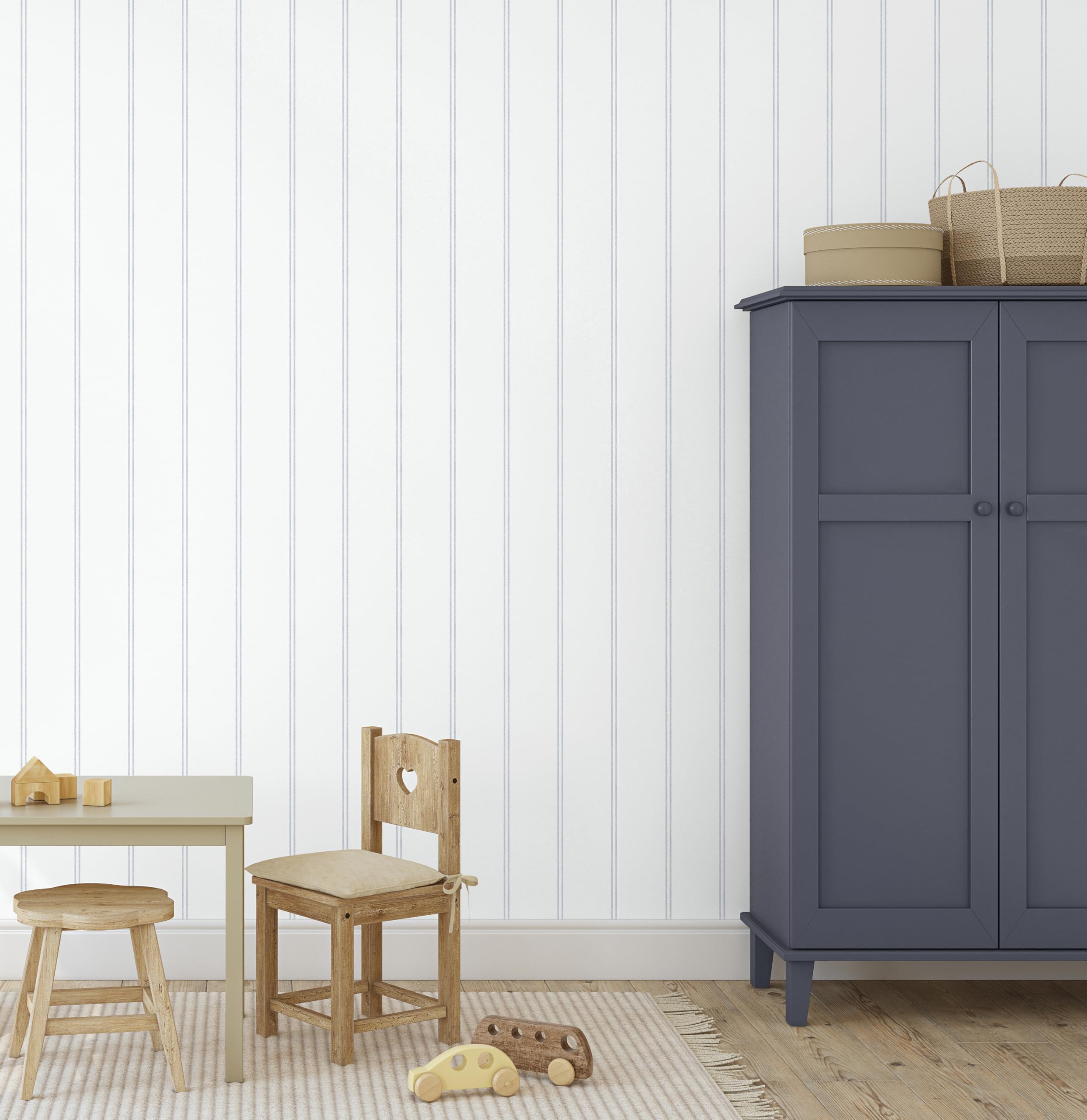 Papel pintado a rayas finas azul cielo fondo blanco – Made in France – 53 x 1000