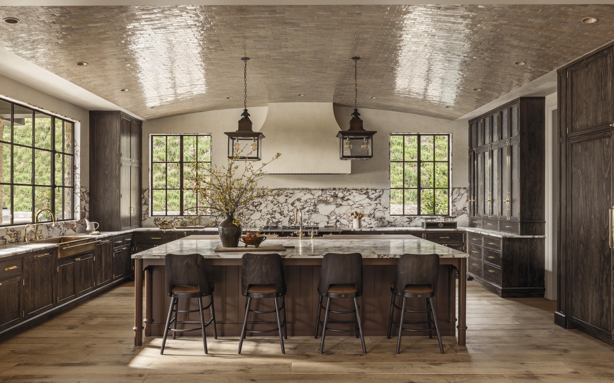 Interiors: A Home Renovation and Interior Design Book: Curated Spaces from Start to Finish