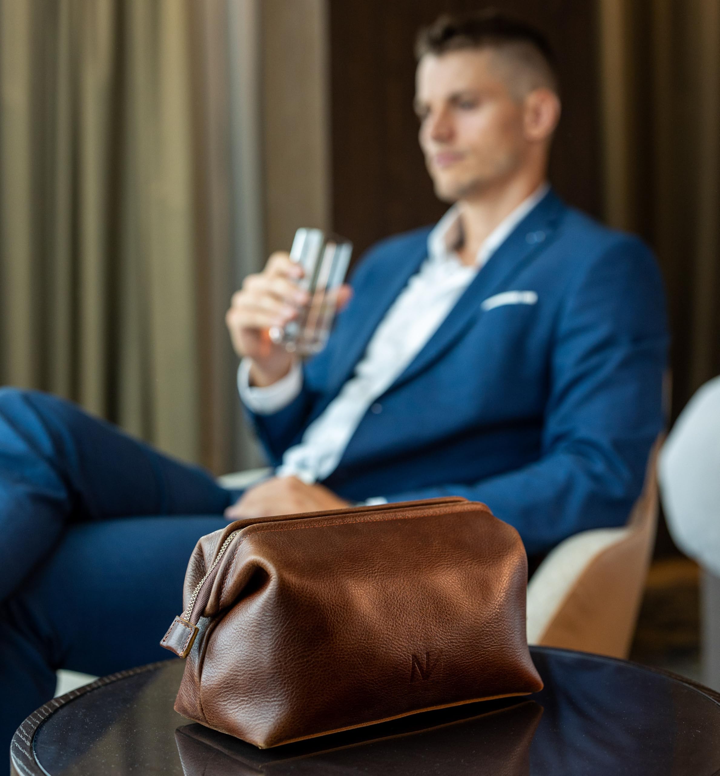 NV Holder - Neceser de Piel auténtica de Primera Calidad para Hombre, el Mejor Kit de Viaje y Organizador de higiene, Hombre, Marrón, Neceser de Piel auténtica