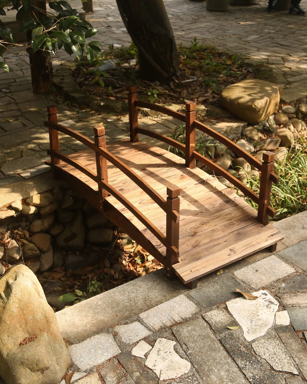 Outdoor Yard Wooden Bridge Natural Wood Garden Bridge Walk Over, 140cm / 4.6ft Long Rustic Pond Stream Bridge, Outside Small Bridge Footbridge, 300 LBS Capacity